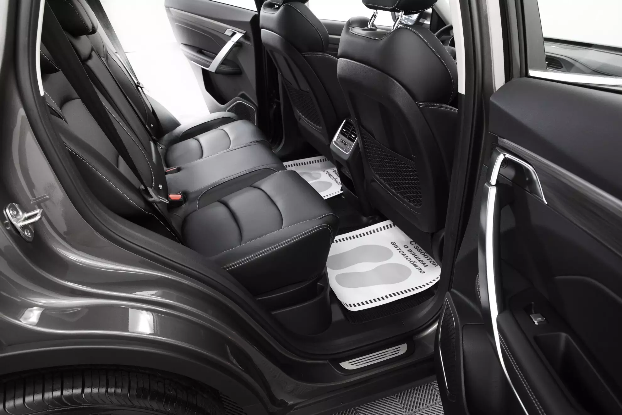 Автосалон: Geely Atlas Pro