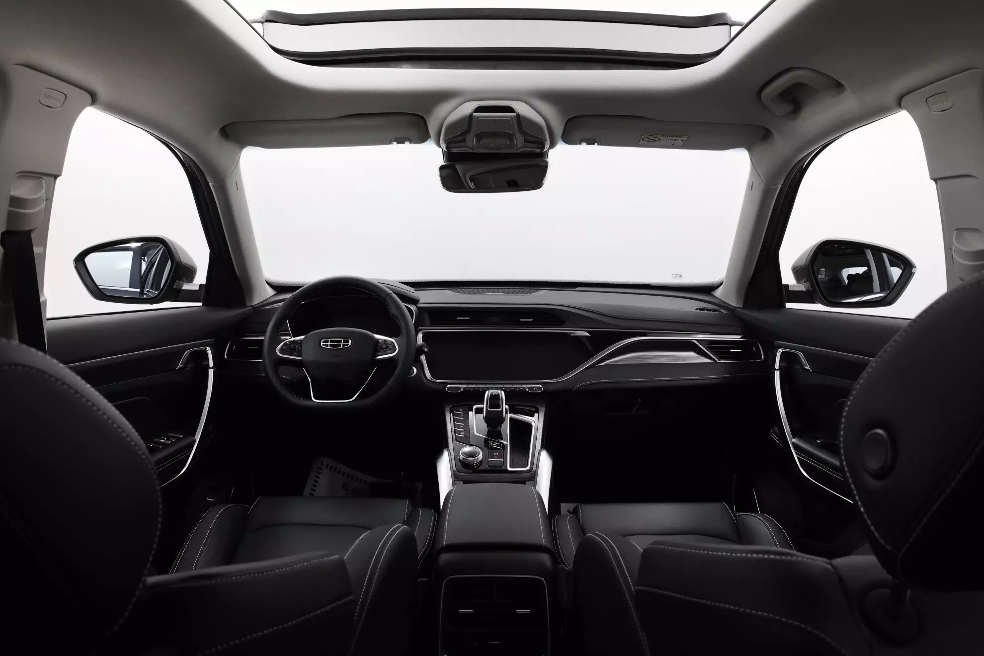 Автосалон: Geely Atlas Pro