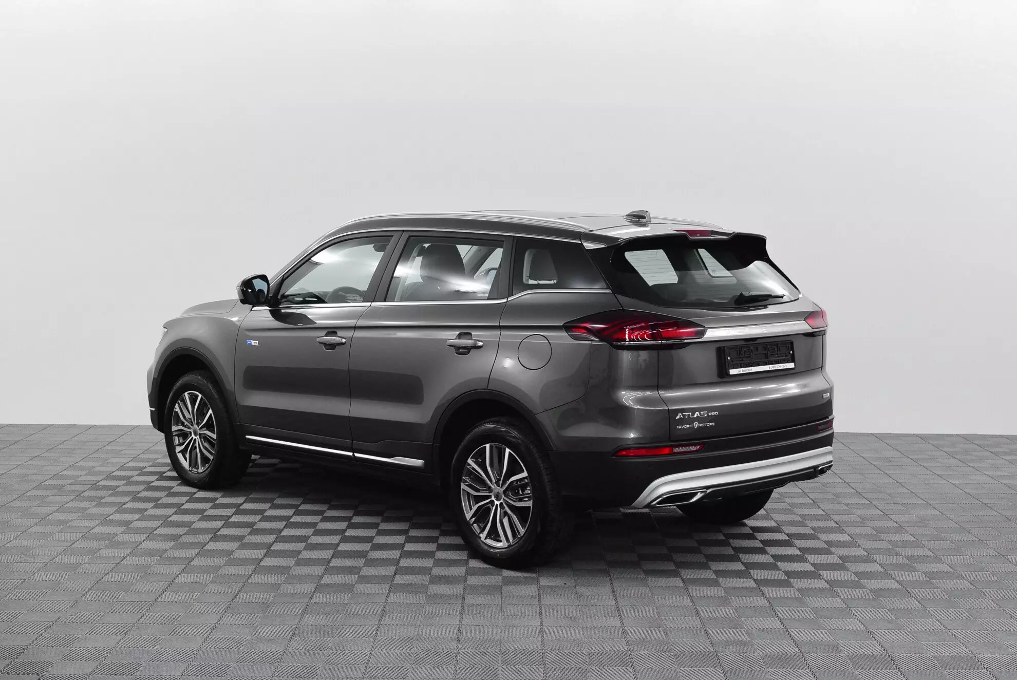 Автосалон: Geely Atlas Pro