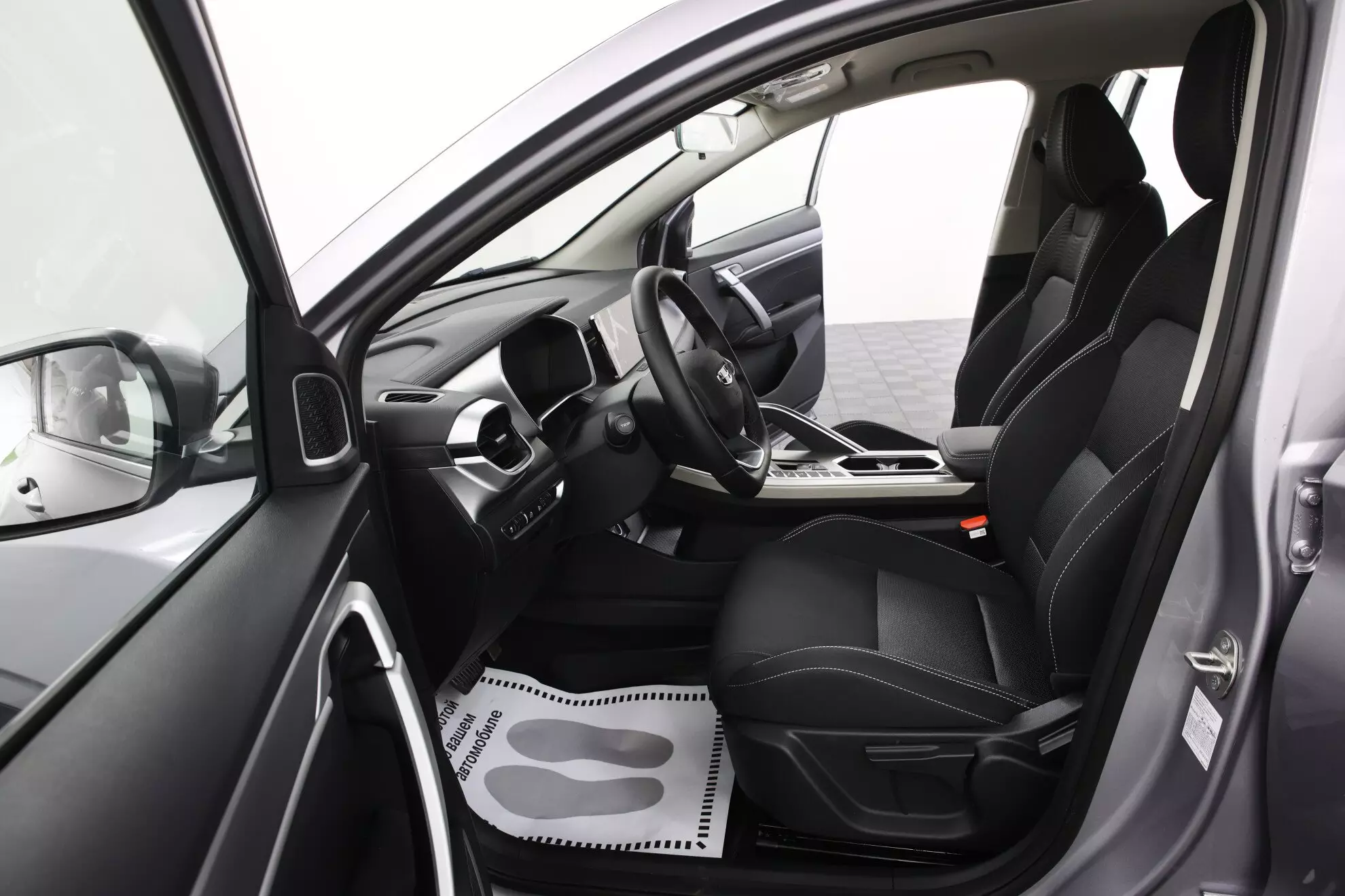 Автосалон: Geely Coolray