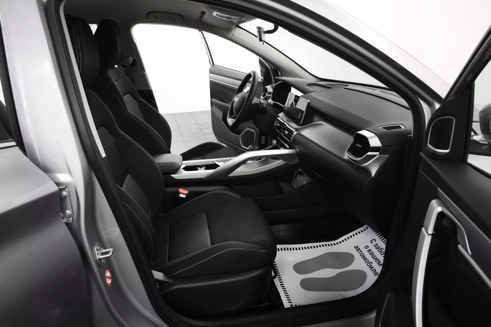 Автосалон: Geely Coolray