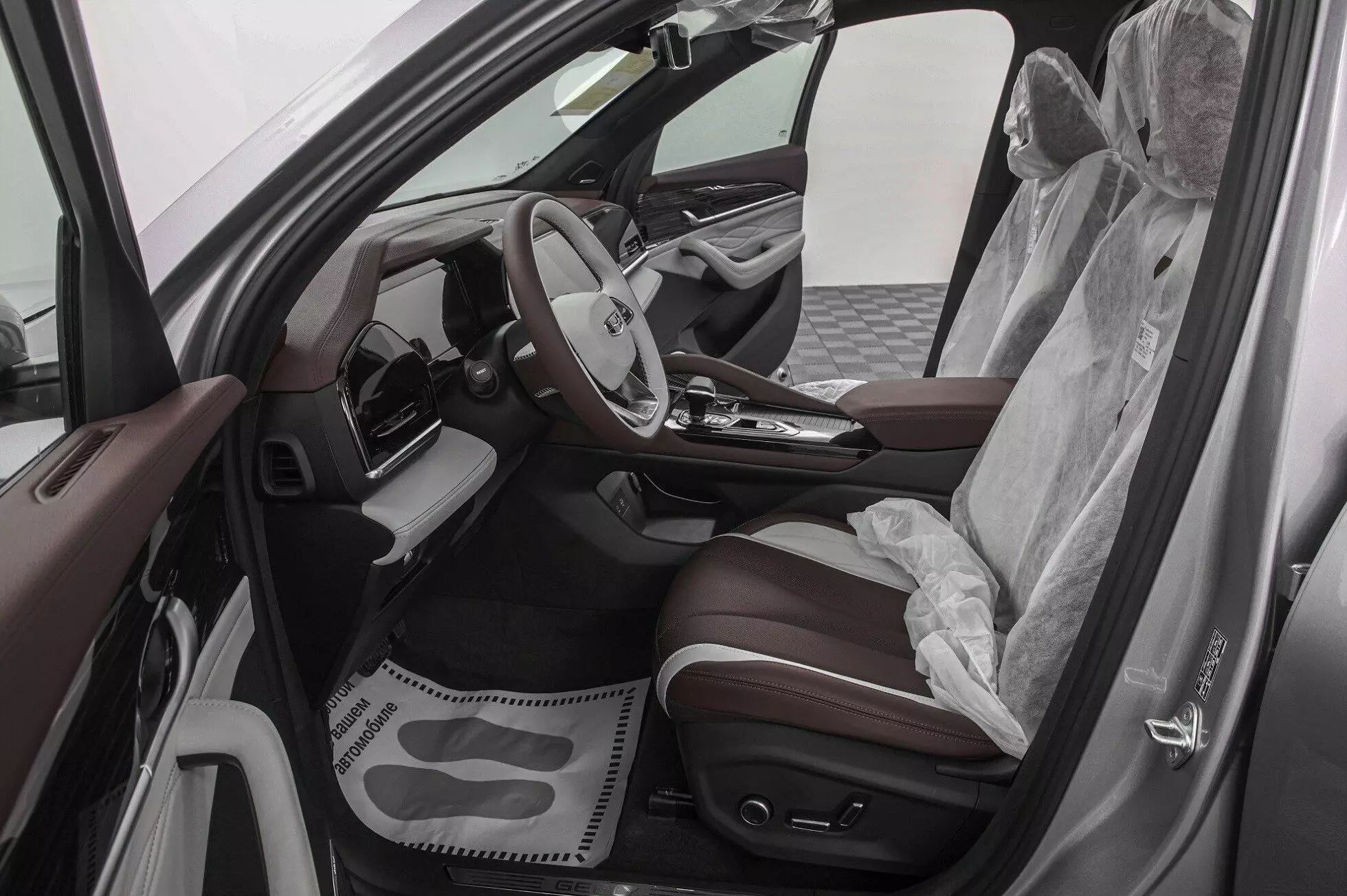 Автосалон: Geely Monjaro