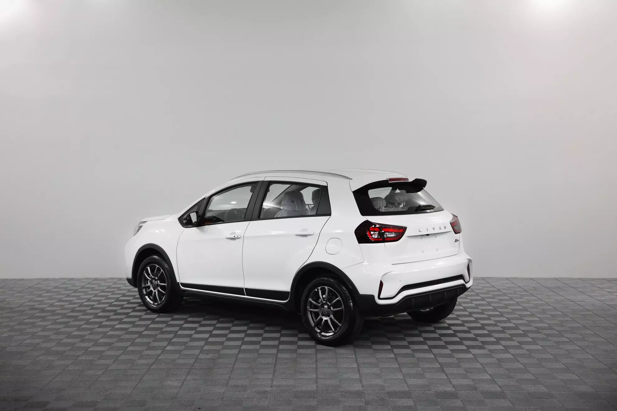 Автосалон: Livan X3 Pro