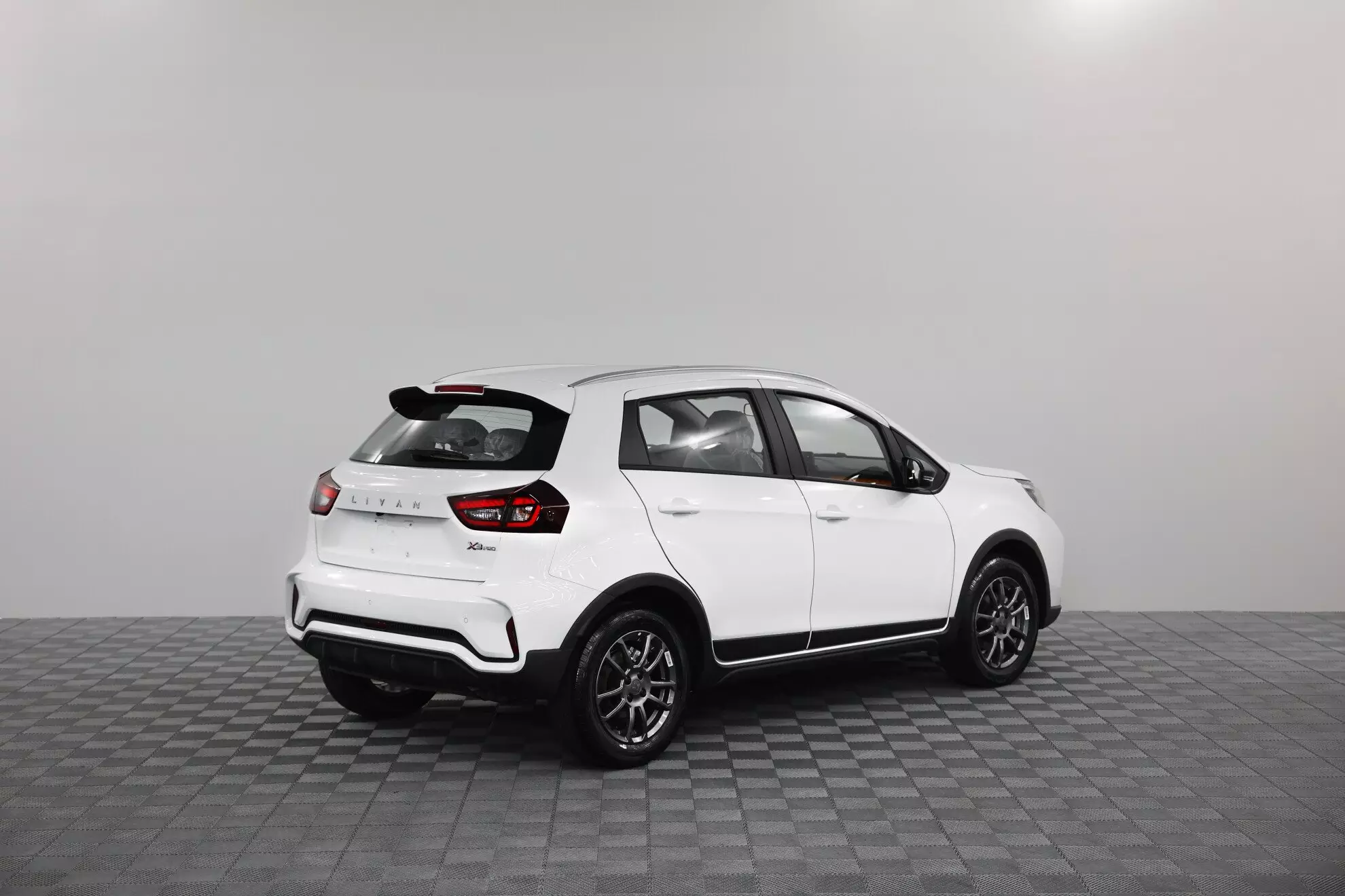 Автосалон: Livan X3 Pro