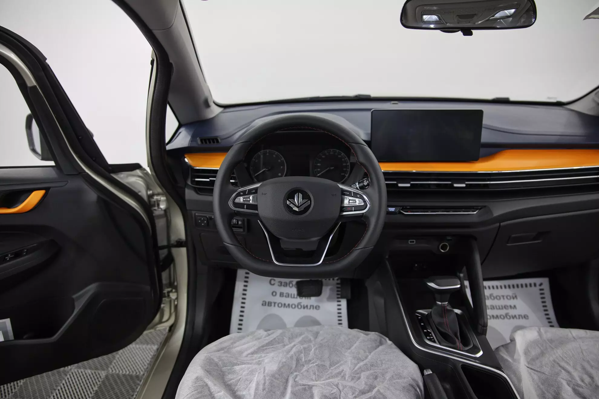 Автосалон: Livan X3 Pro