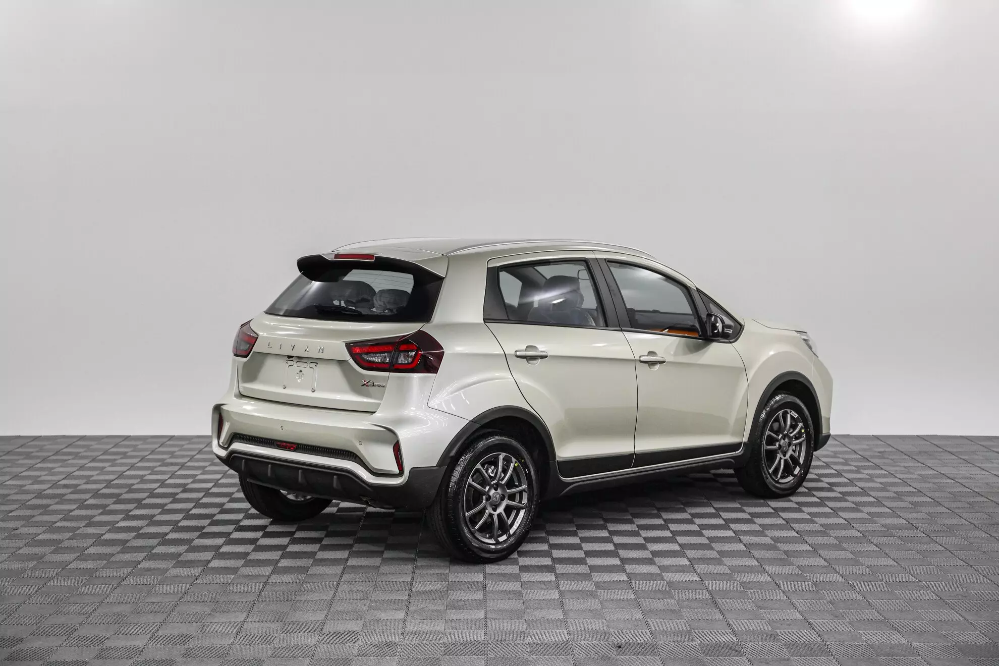Автосалон: Livan X3 Pro