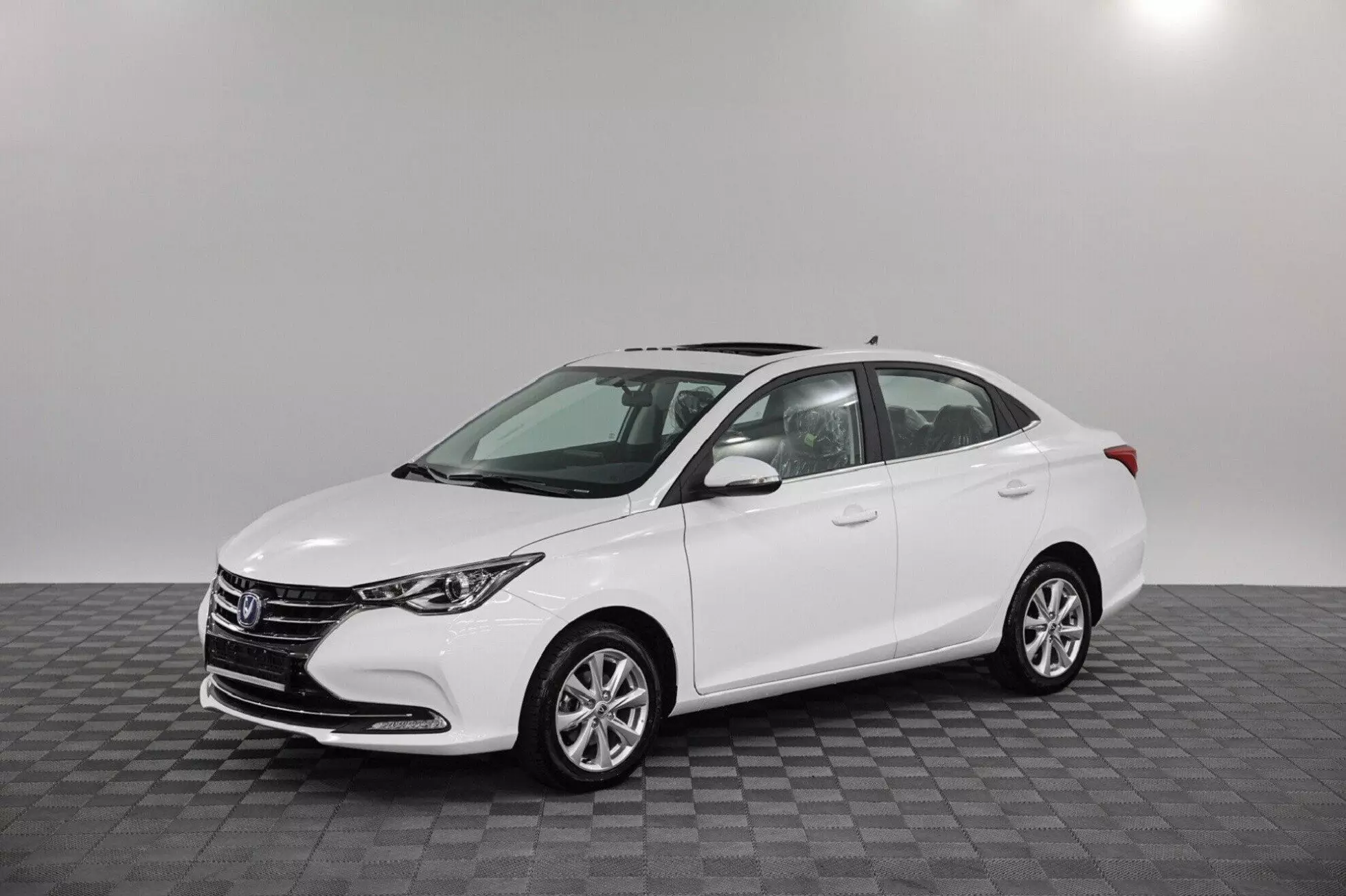Автосалон: Changan Alsvin