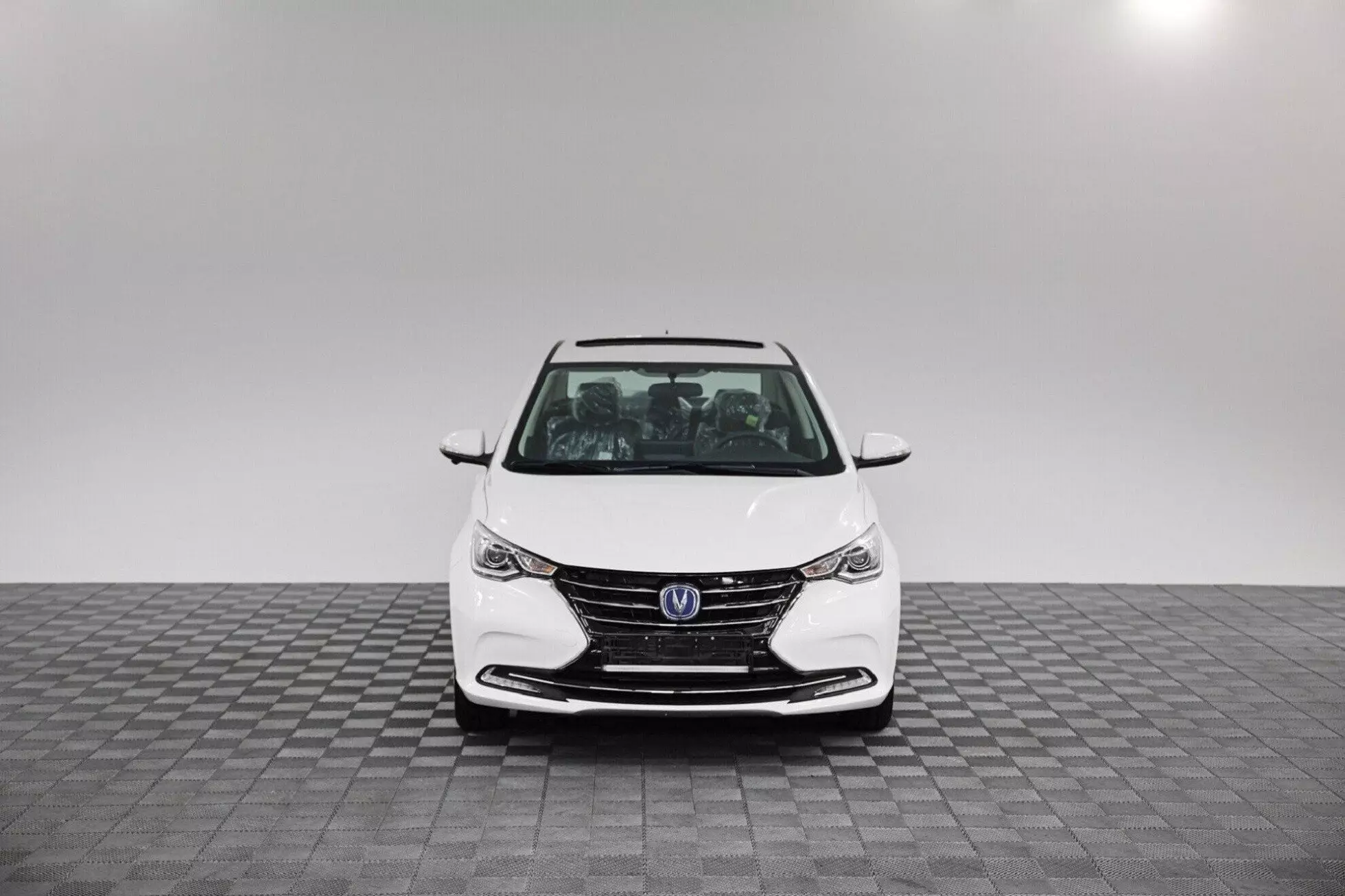 Автосалон: Changan Alsvin