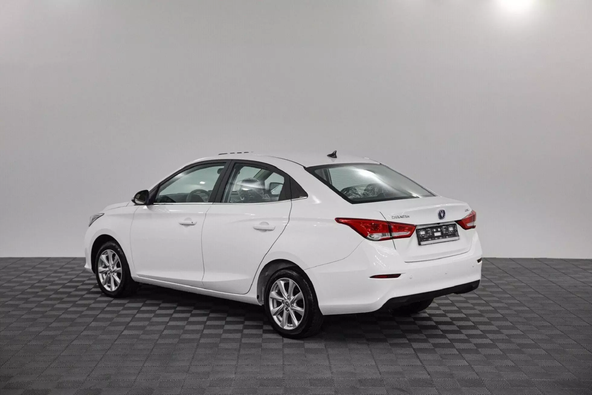 Автосалон: Changan Alsvin