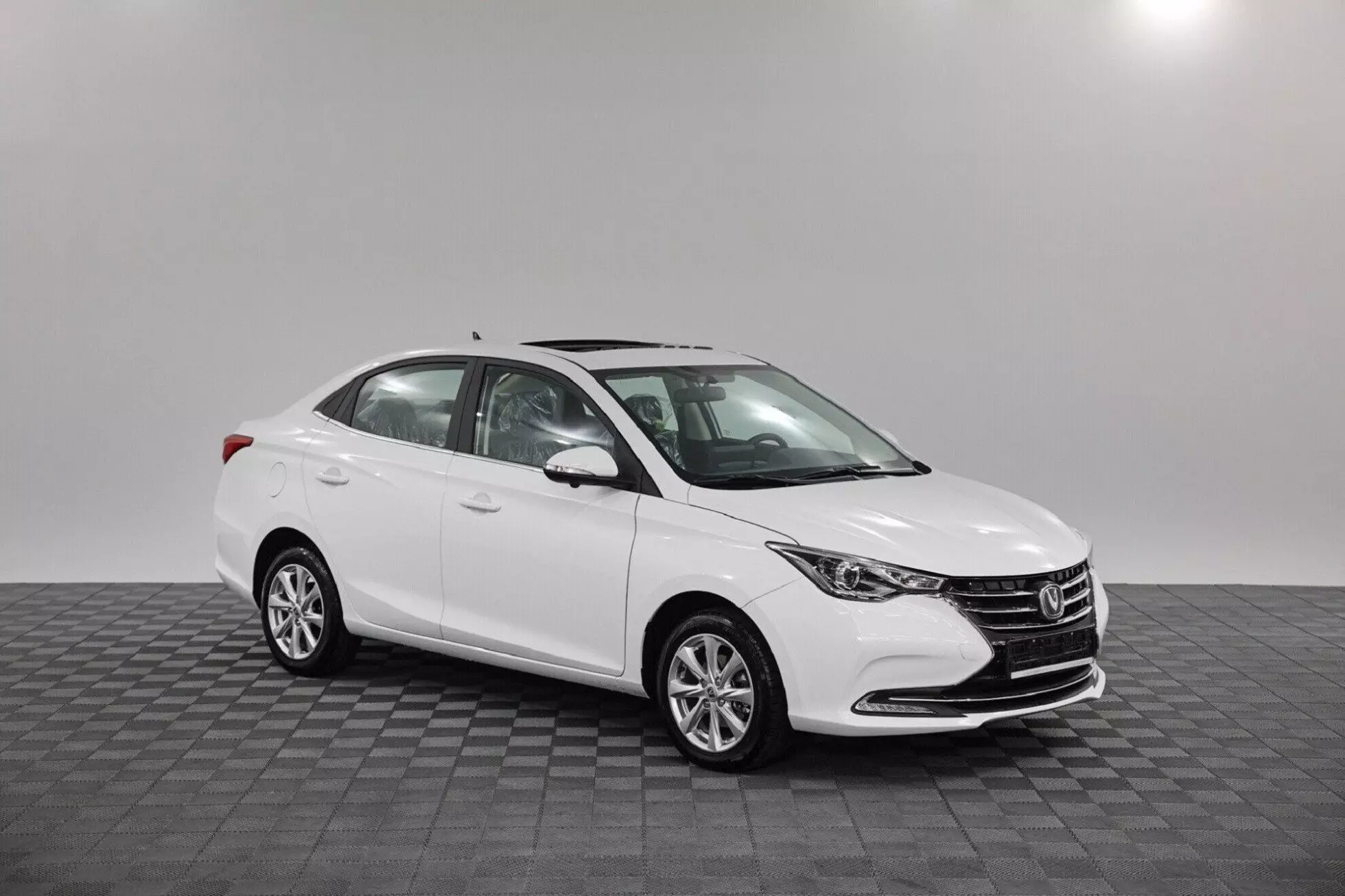 Автосалон: Changan Alsvin
