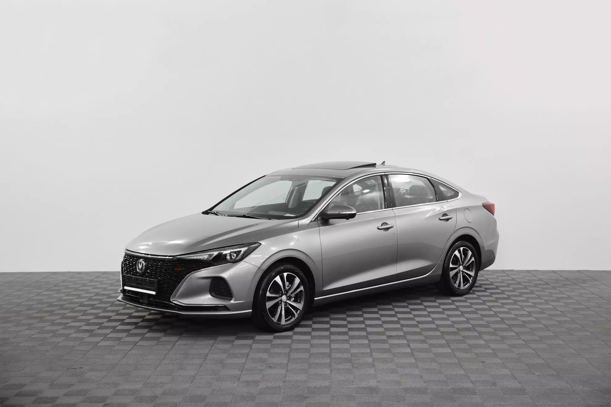 Автосалон: Changan EADOplus