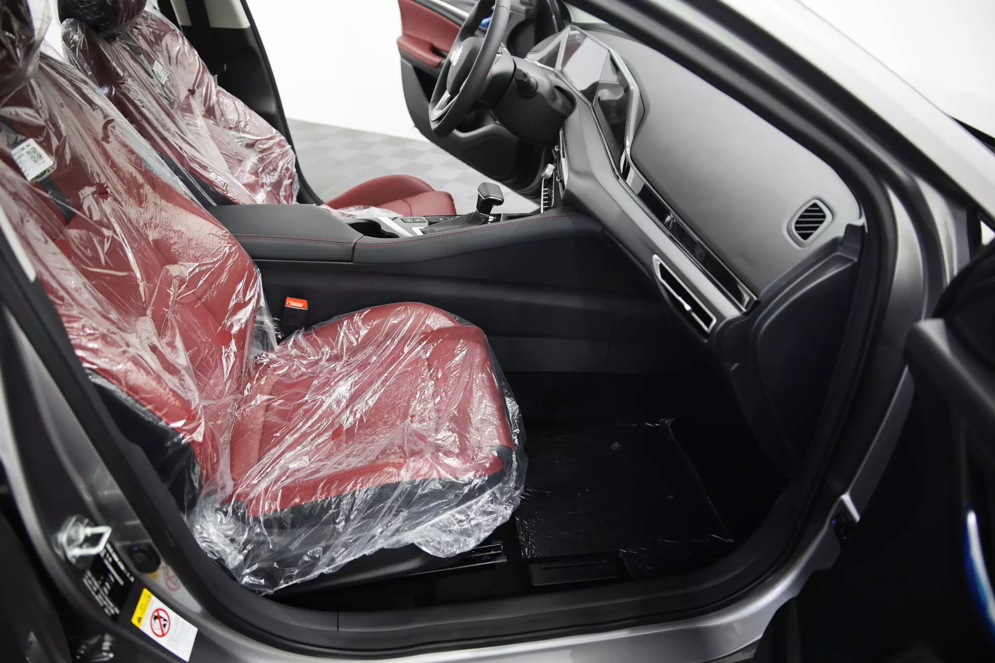 Автосалон: Changan EADOplus