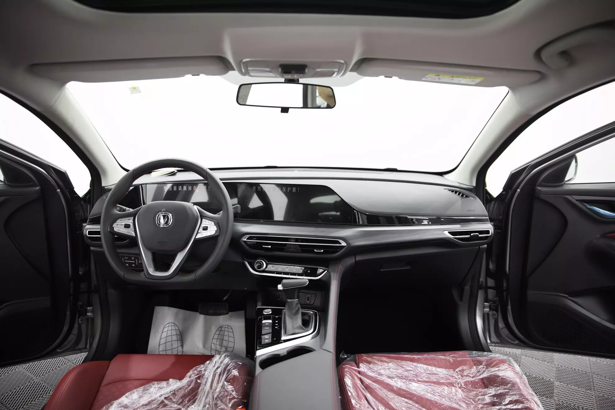 Автосалон: Changan EADOplus