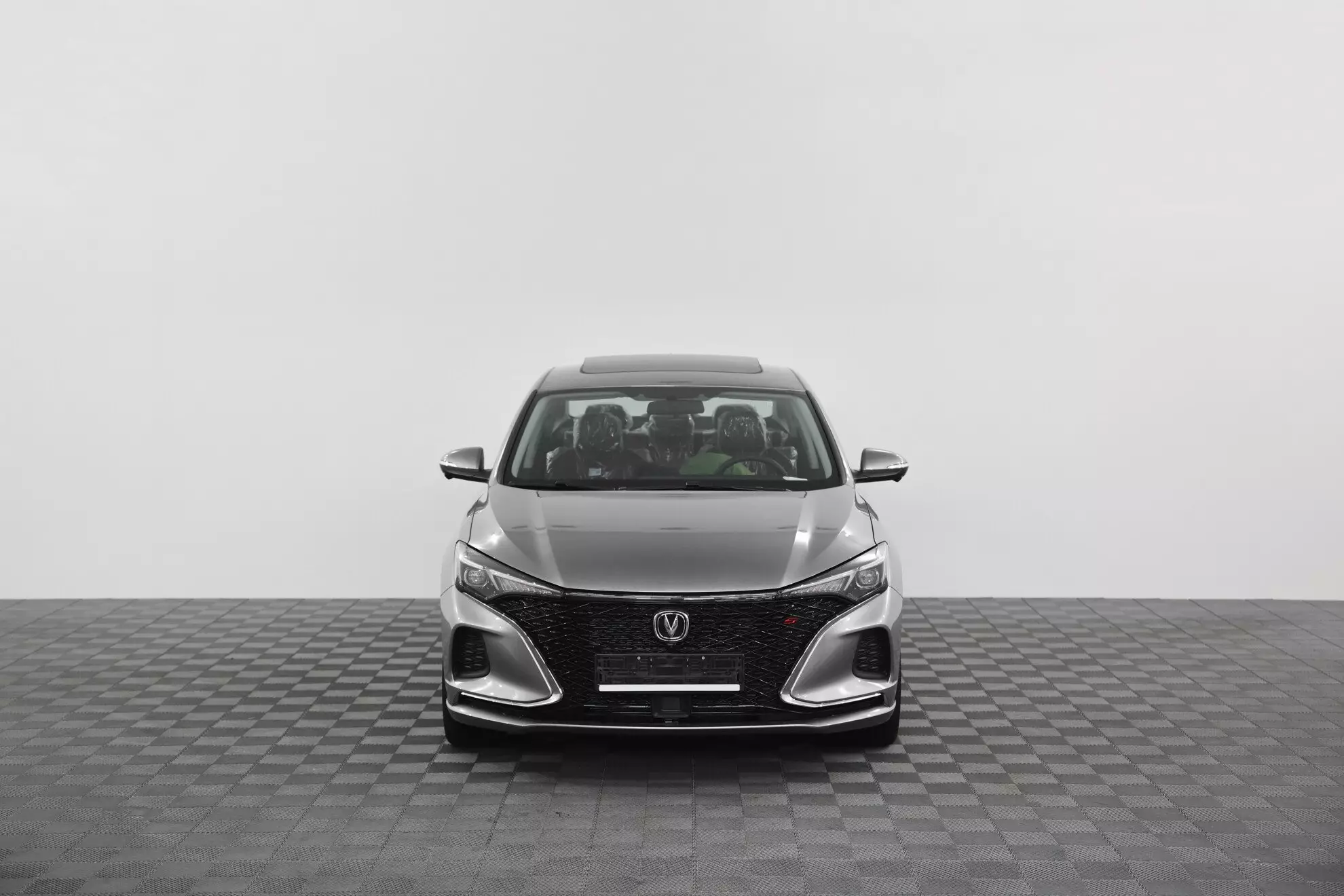 Автосалон: Changan EADOplus