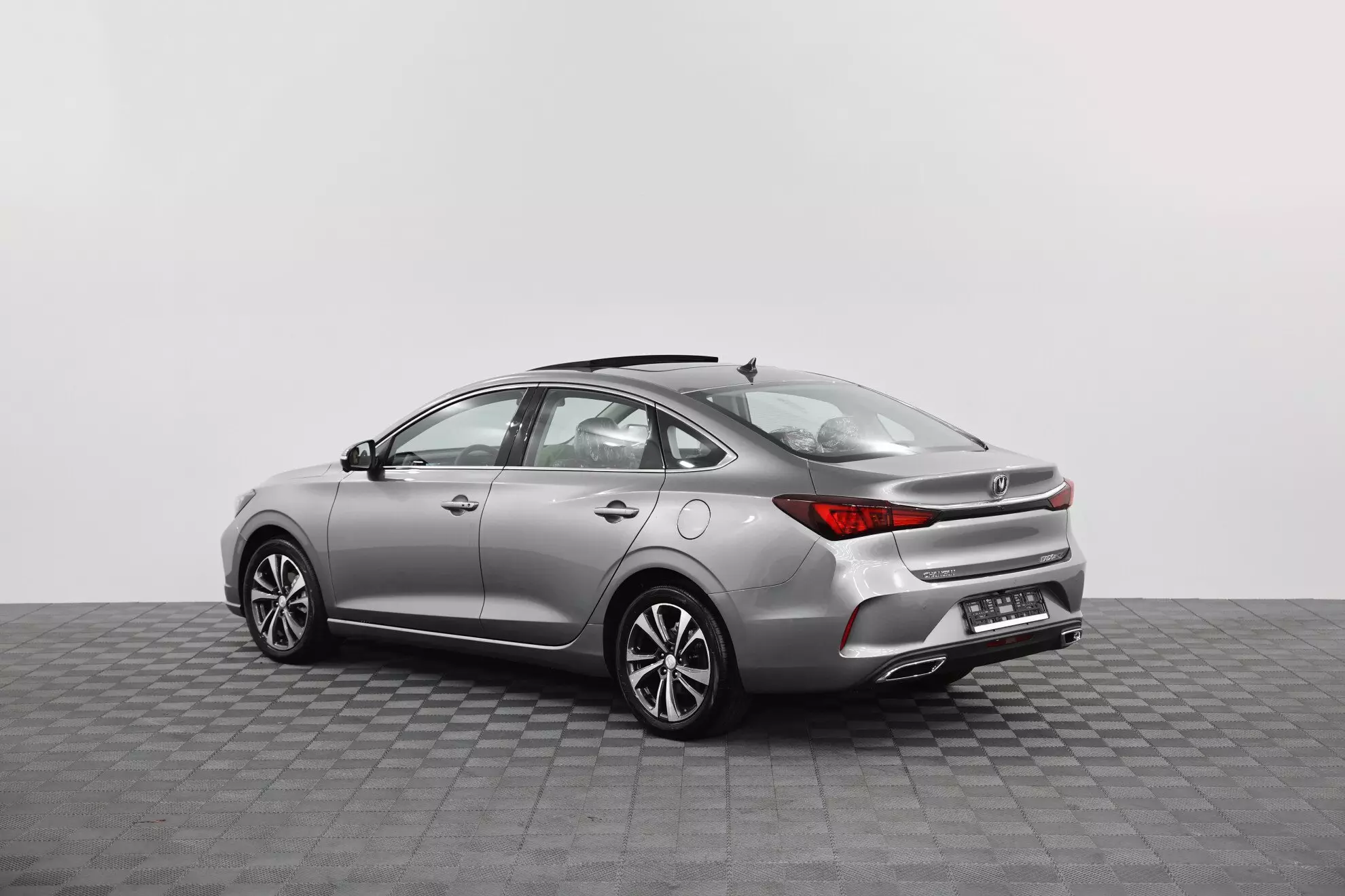 Автосалон: Changan EADOplus