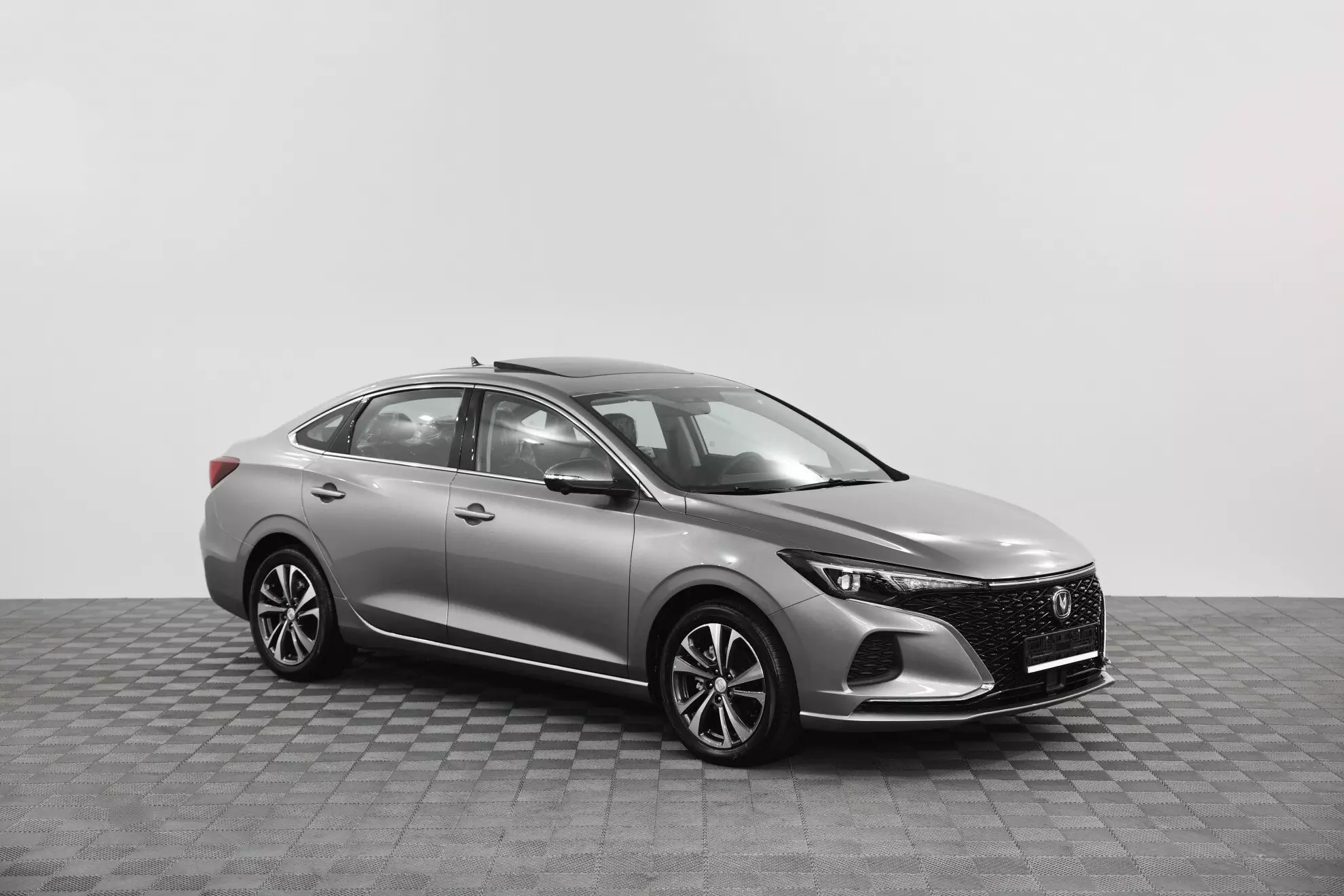 Автосалон: Changan EADOplus