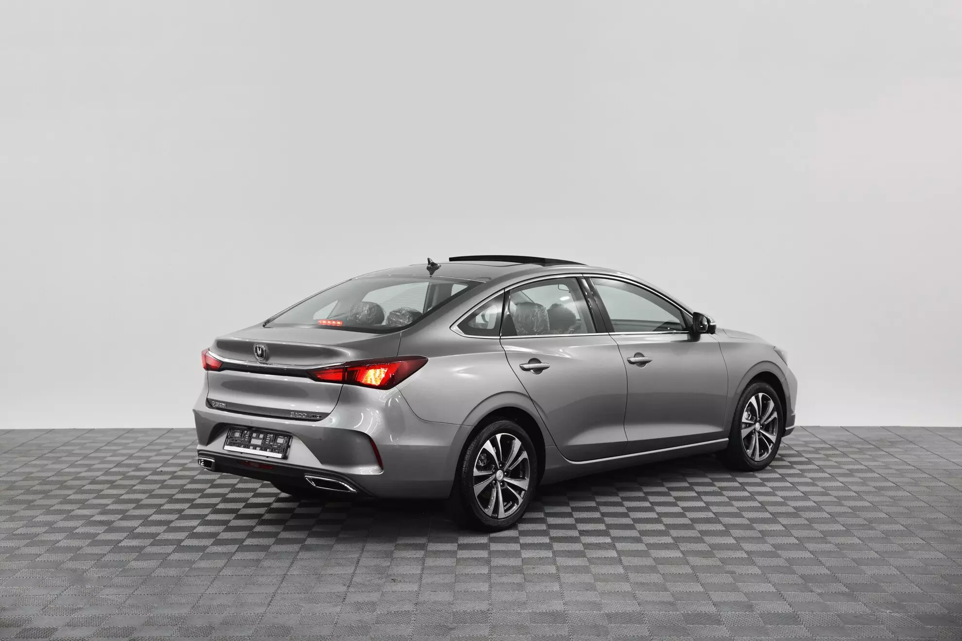 Автосалон: Changan EADOplus