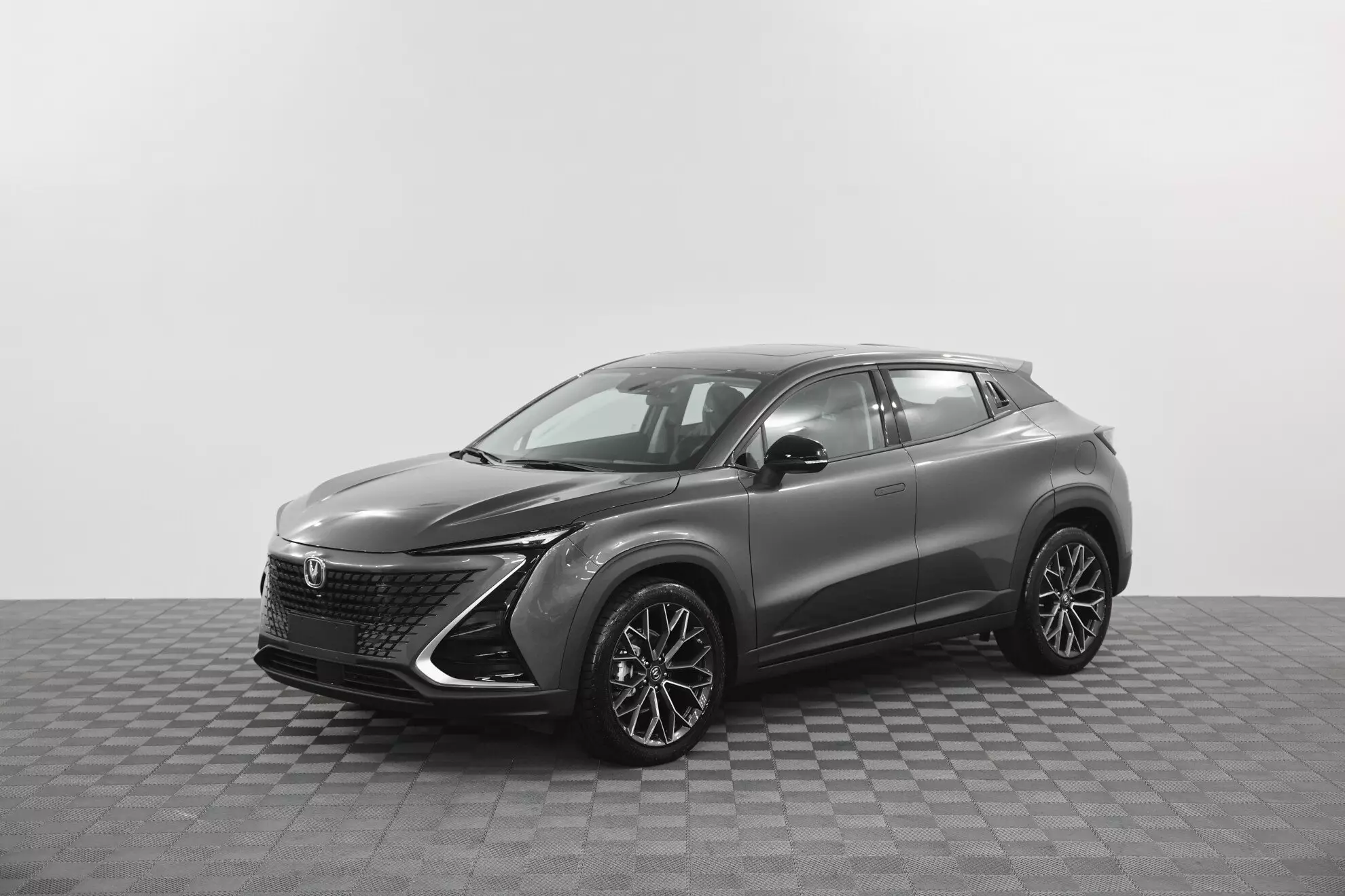 Автосалон: Changan UNI-T