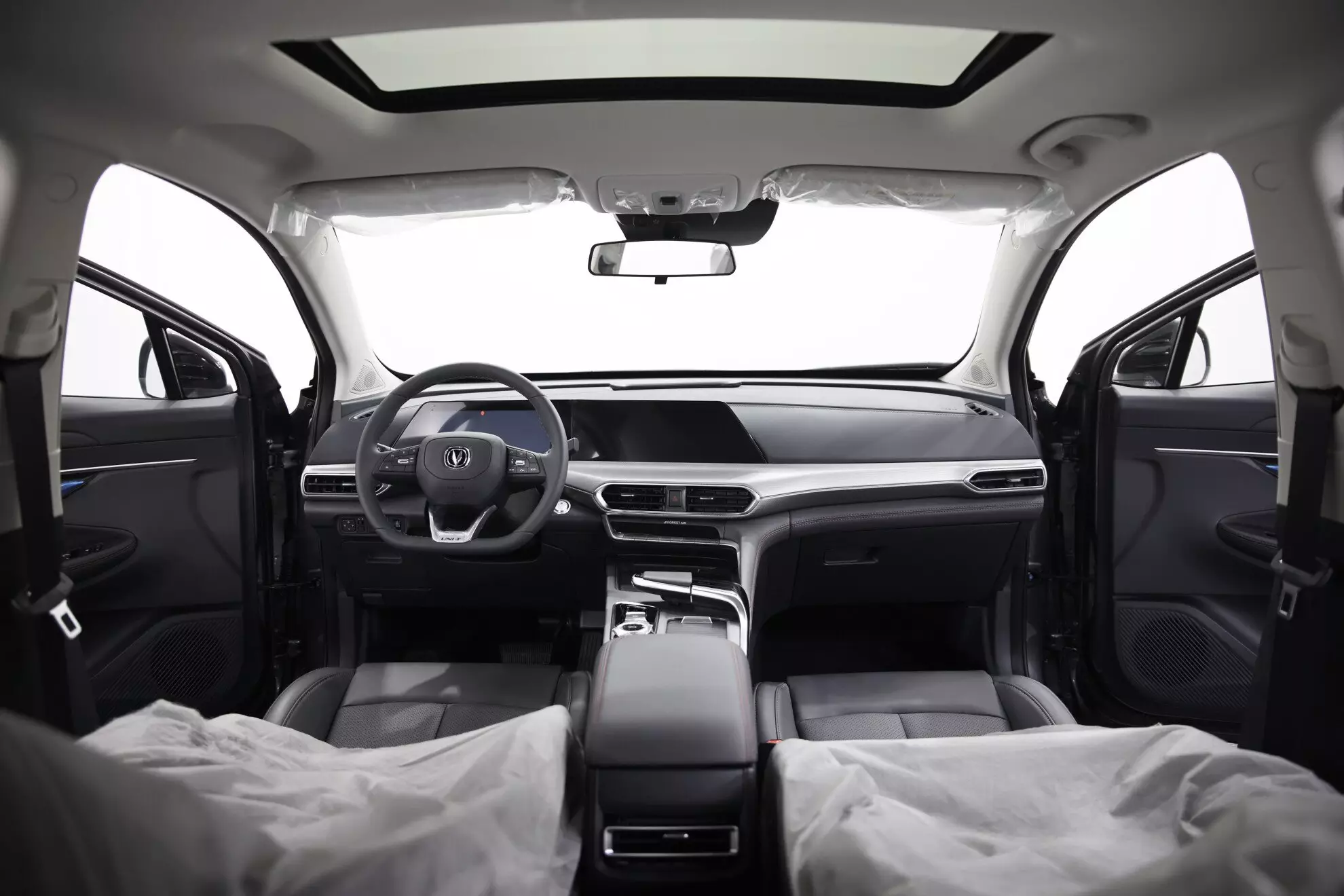 Автосалон: Changan UNI-T