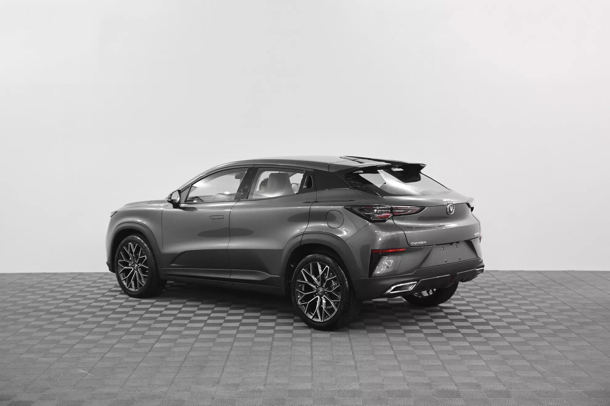 Автосалон: Changan UNI-T