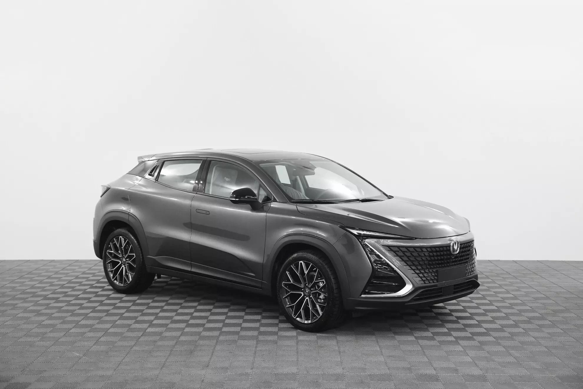 Автосалон: Changan UNI-T