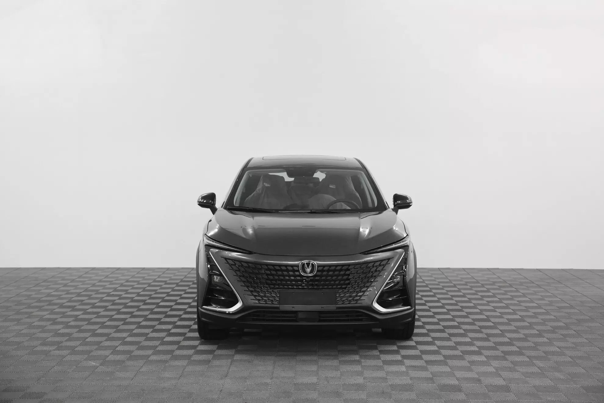 Автосалон: Changan UNI-T