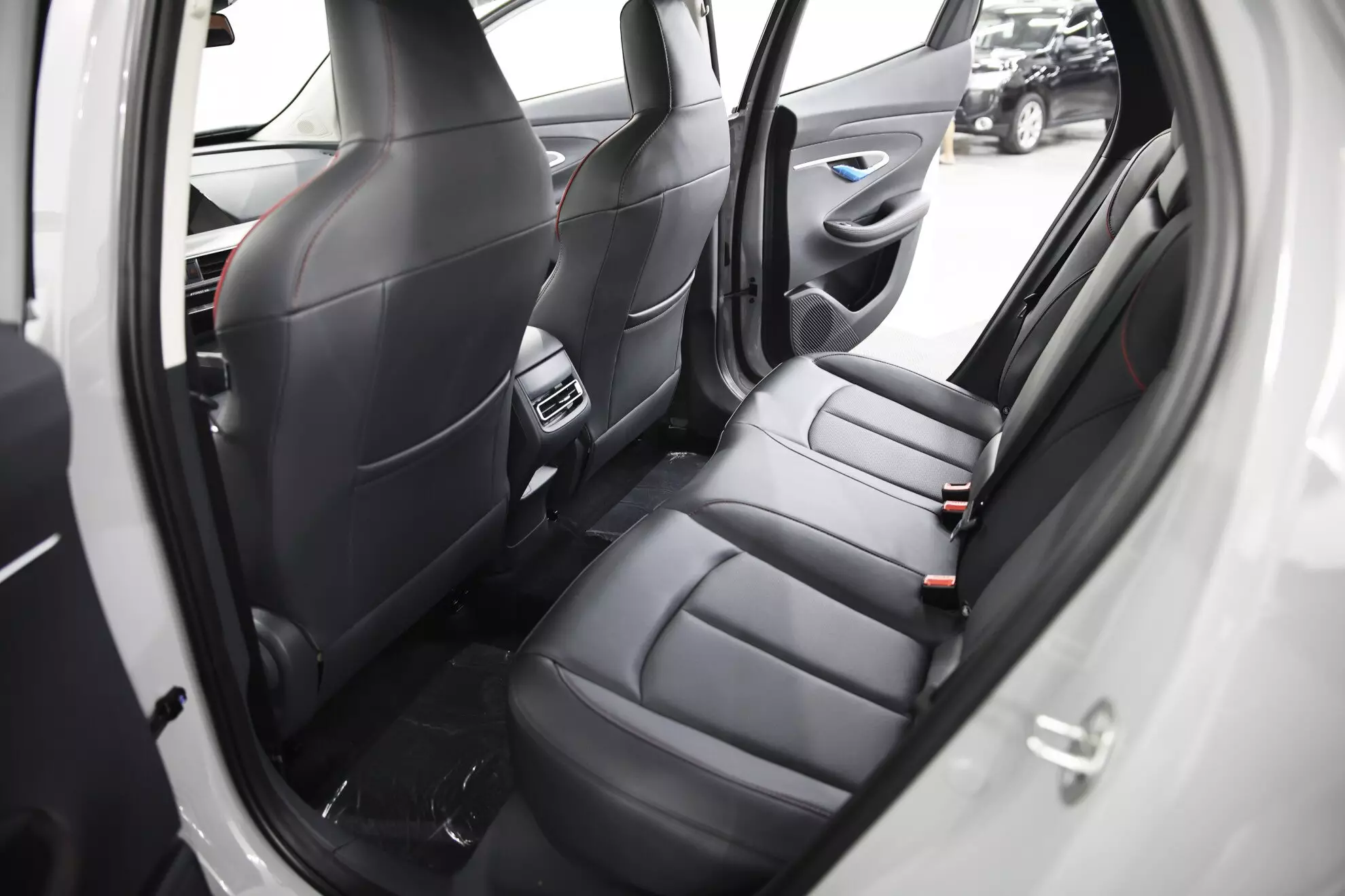 Автосалон: Changan UNI-T