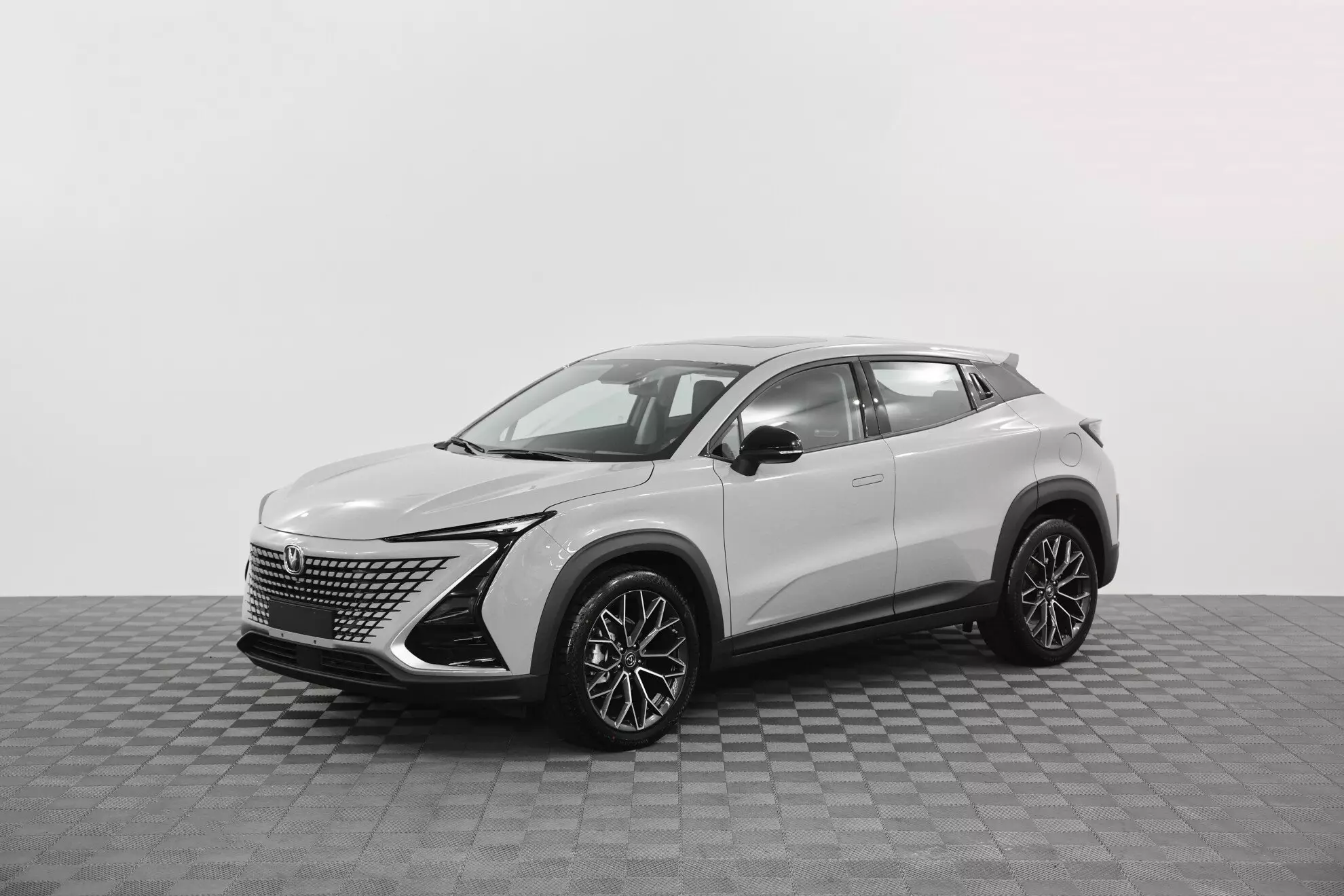 Автосалон: Changan UNI-T