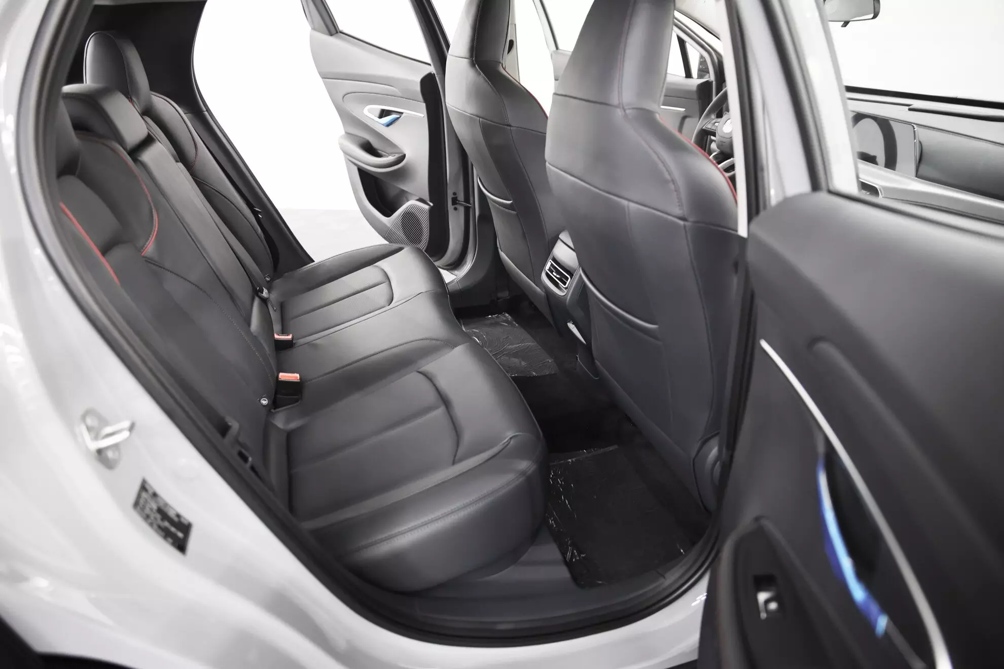 Автосалон: Changan UNI-T