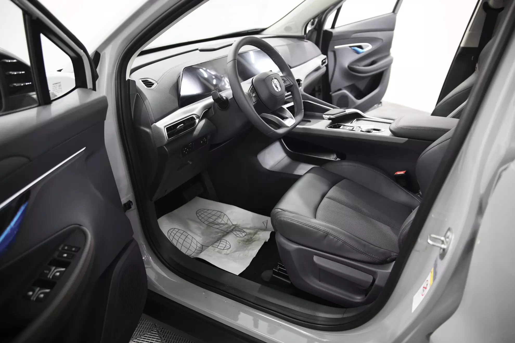 Автосалон: Changan UNI-T