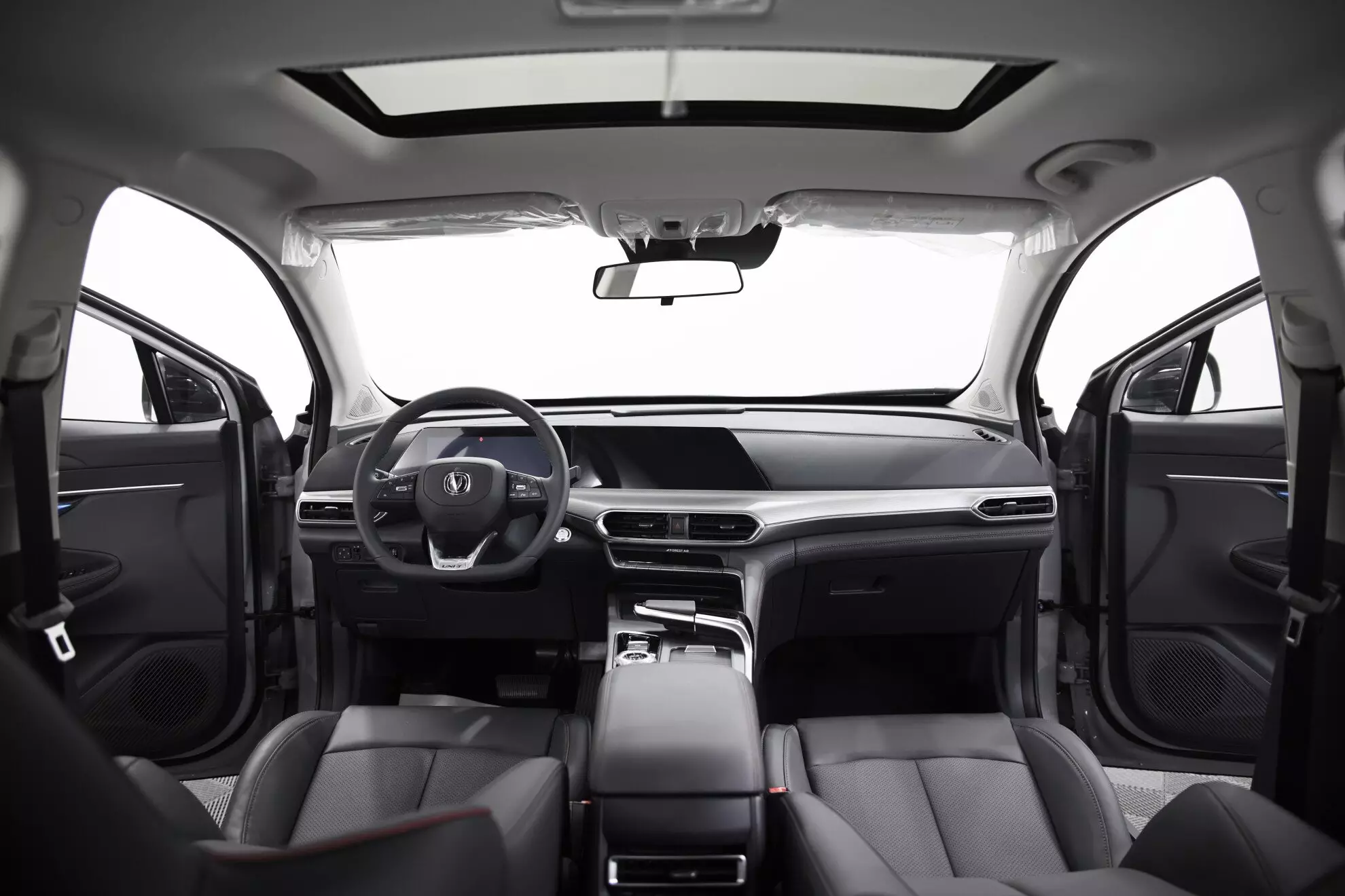 Автосалон: Changan UNI-T