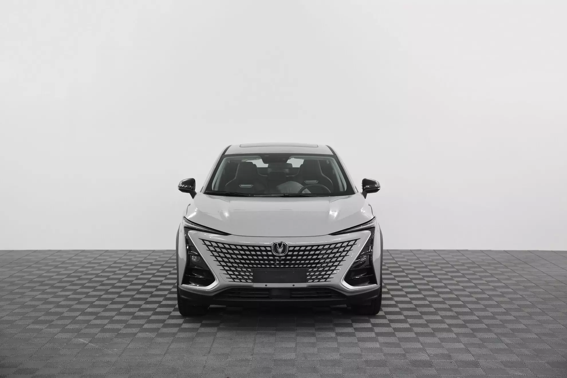 Автосалон: Changan UNI-T