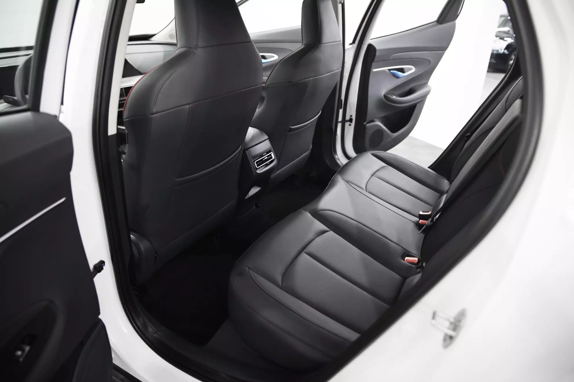 Автосалон: Changan UNI-T