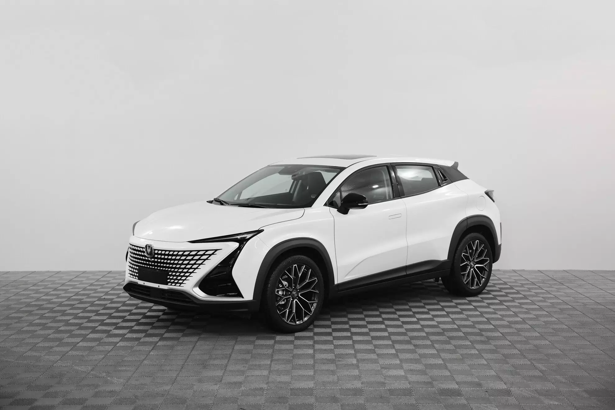 Автосалон: Changan UNI-T