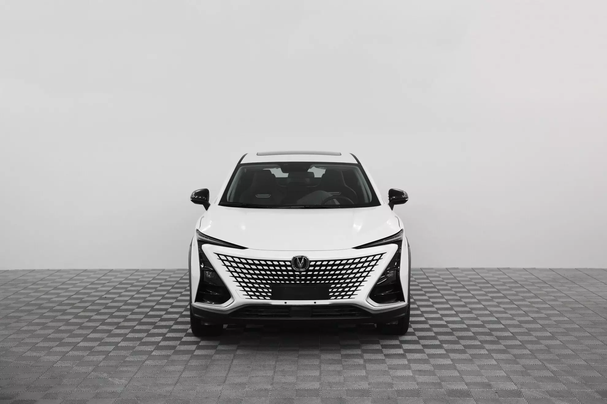 Автосалон: Changan UNI-T