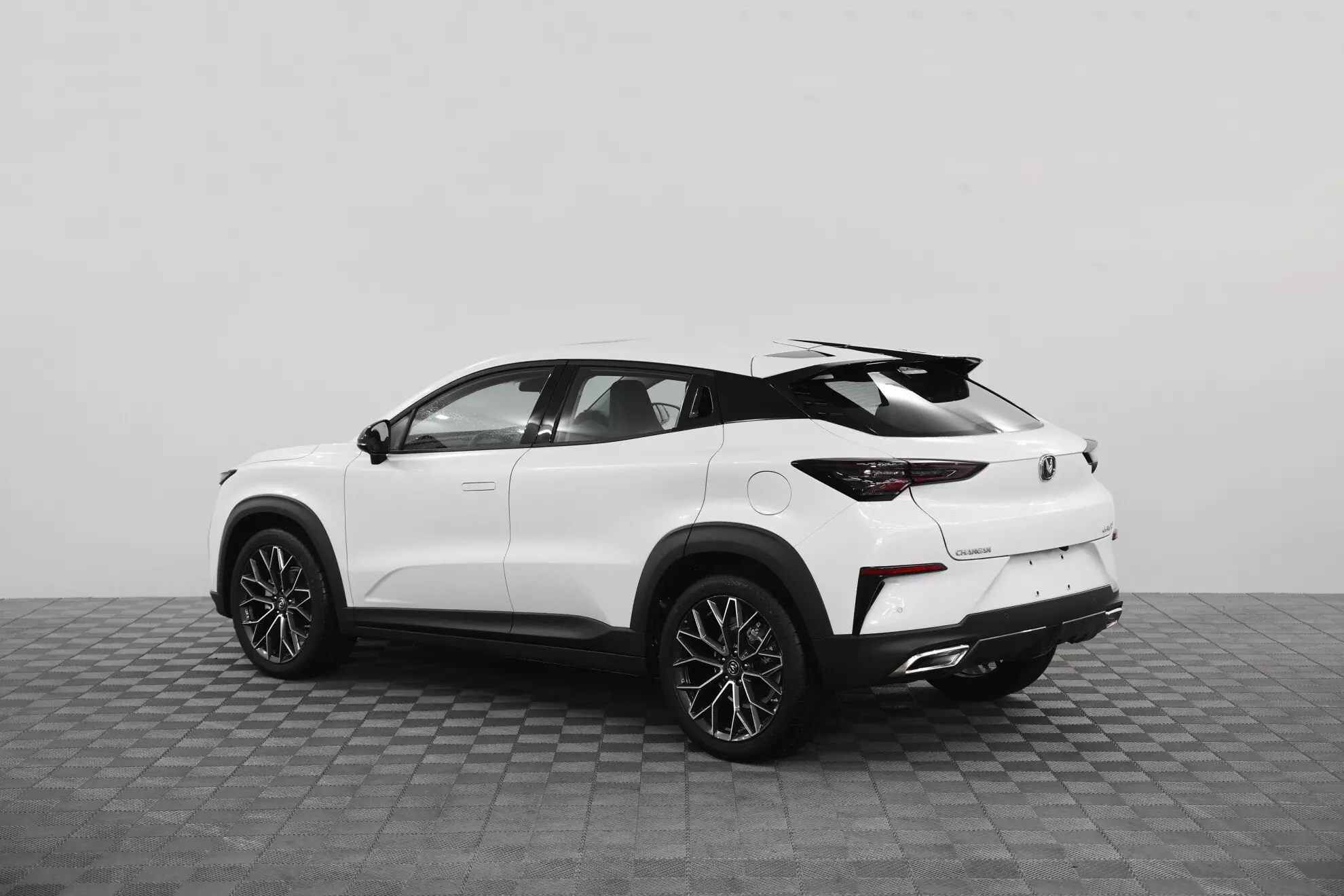 Автосалон: Changan UNI-T