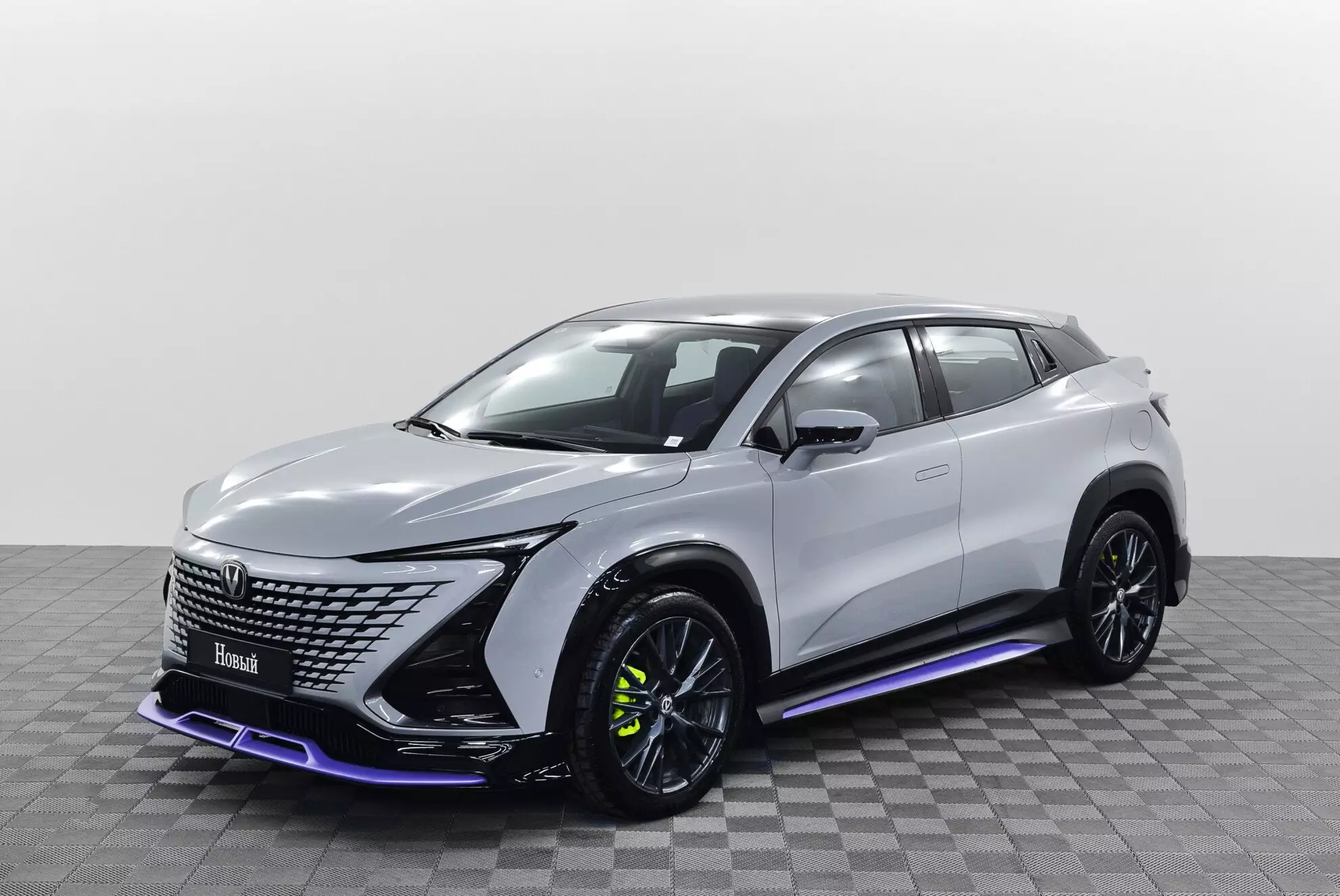 Автосалон: Changan UNI-T