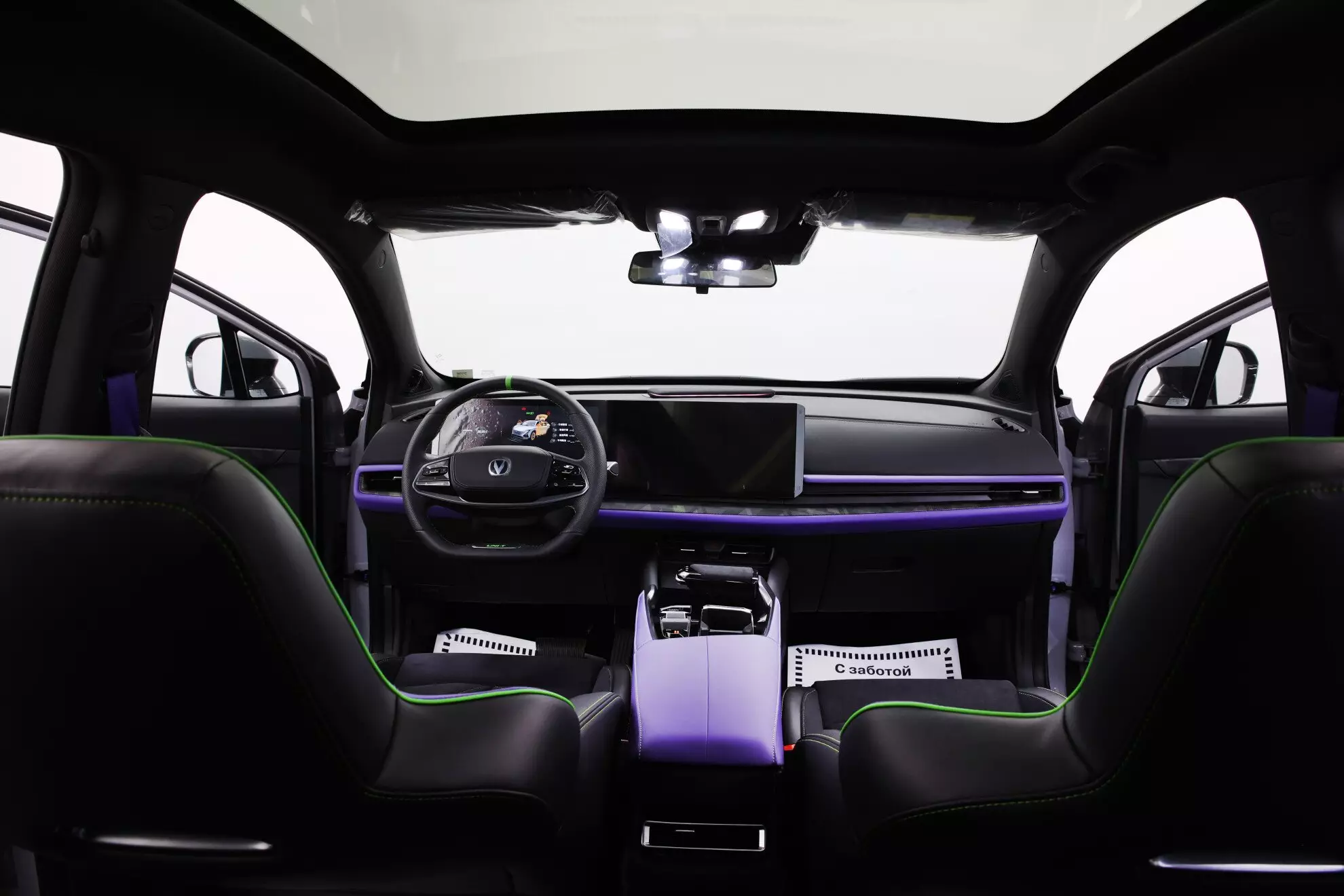 Автосалон: Changan UNI-T