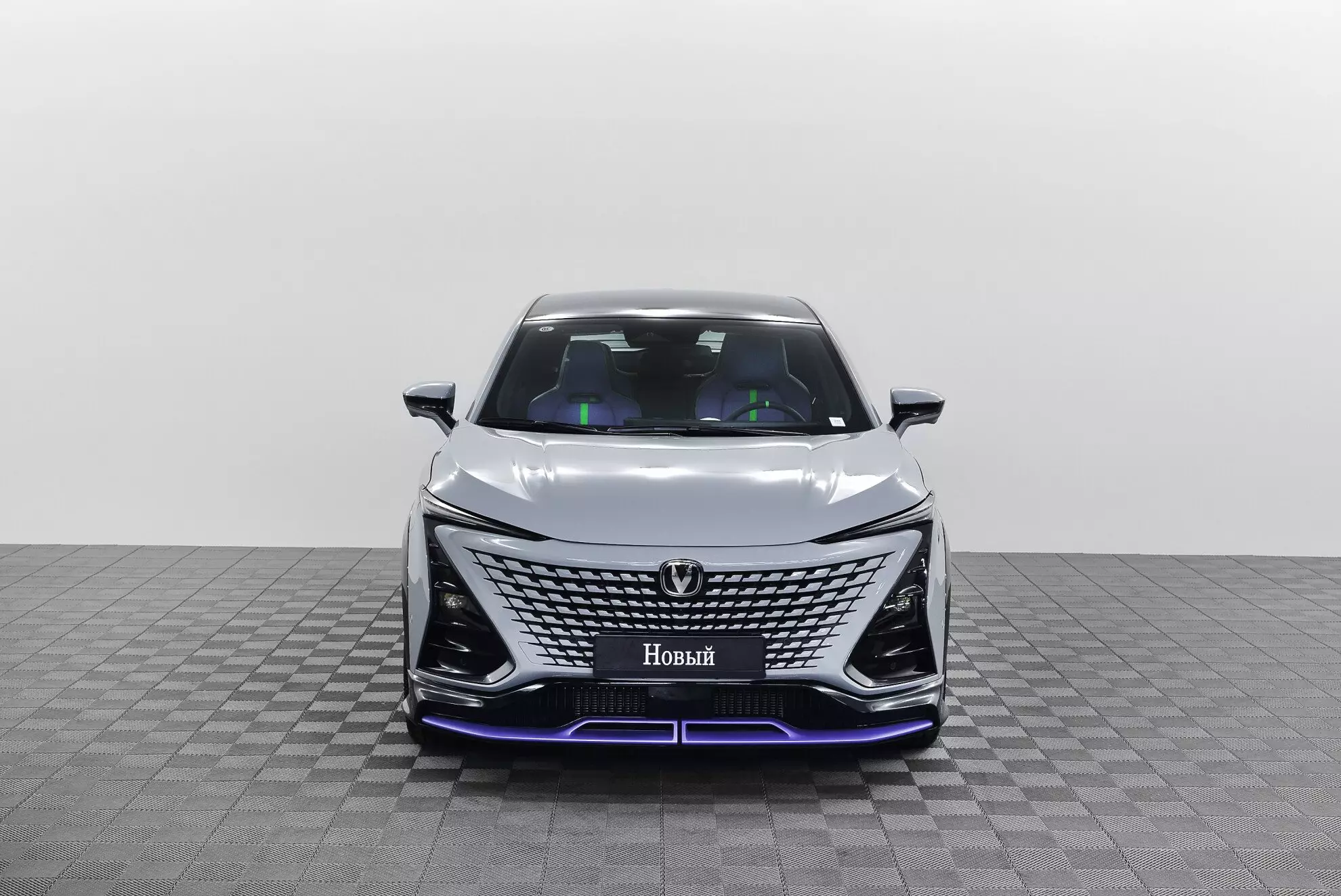 Автосалон: Changan UNI-T