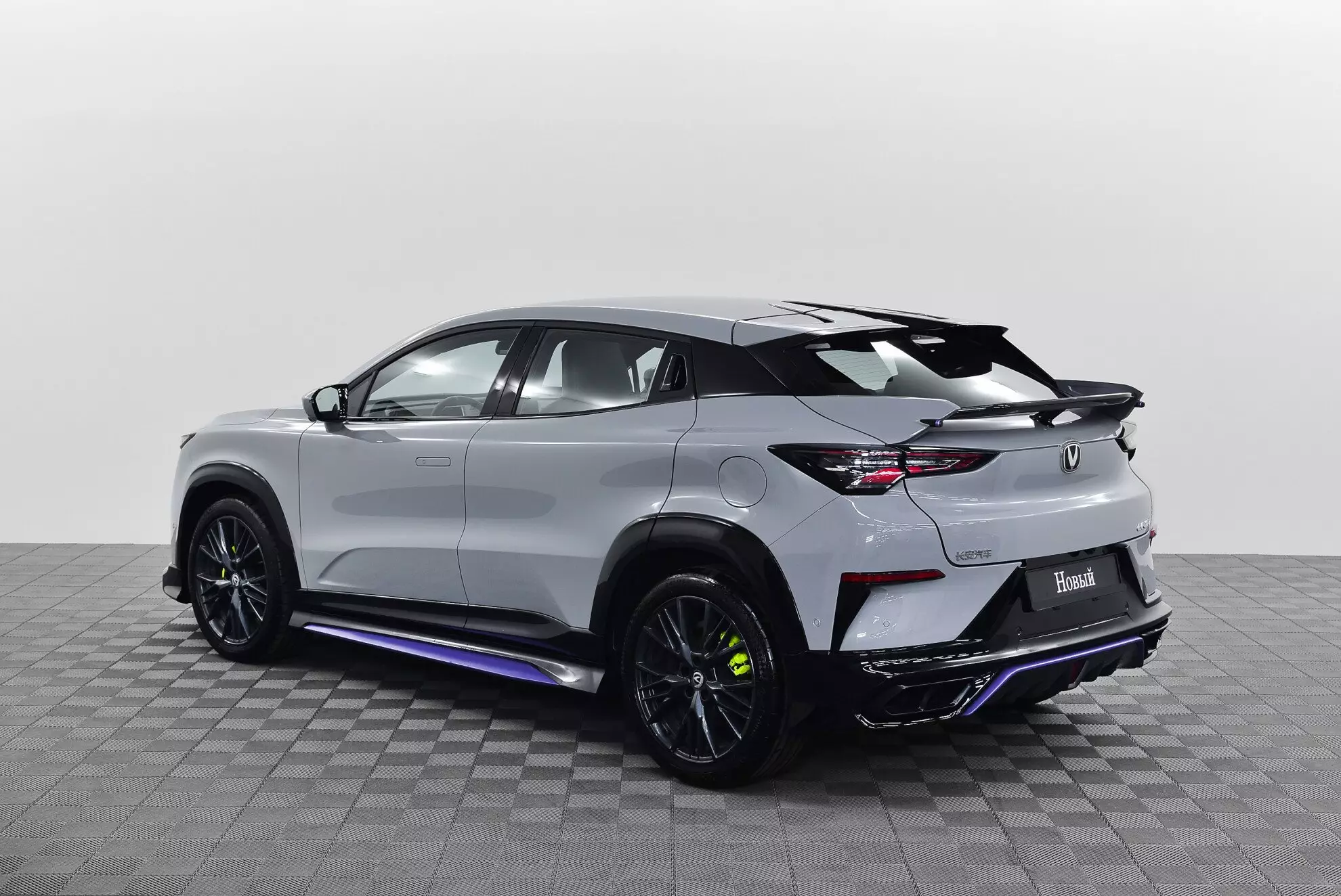 Автосалон: Changan UNI-T