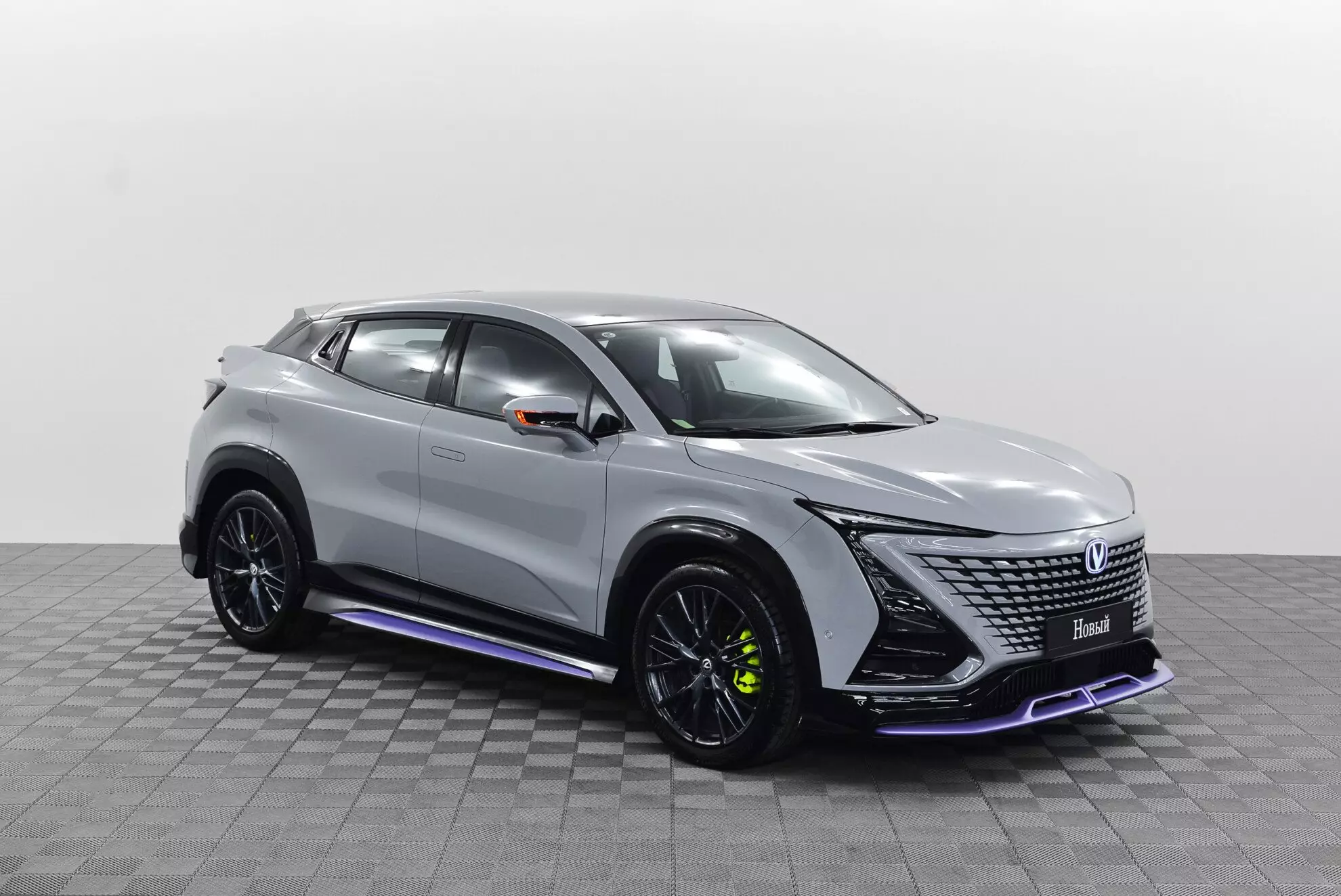 Автосалон: Changan UNI-T