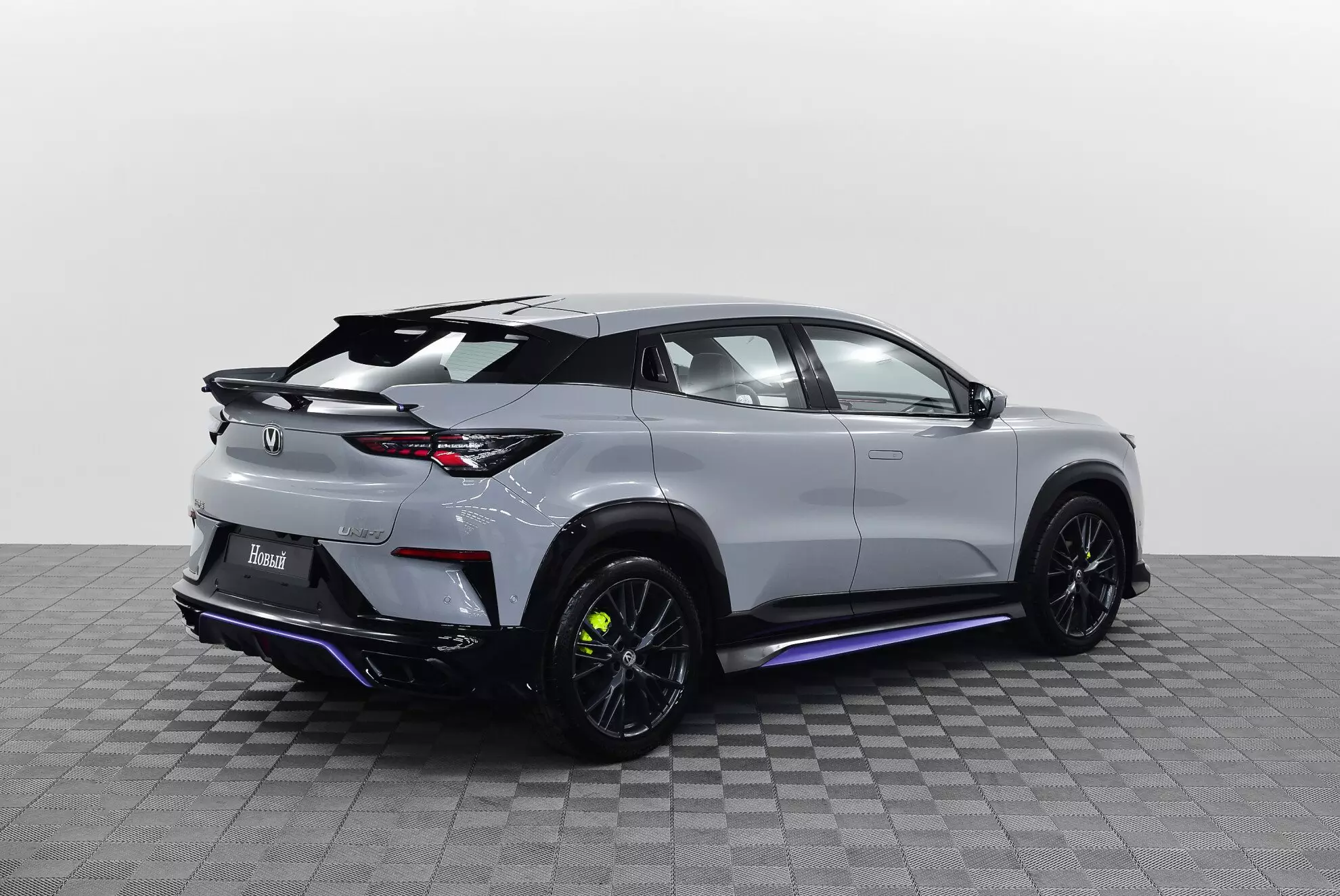 Автосалон: Changan UNI-T
