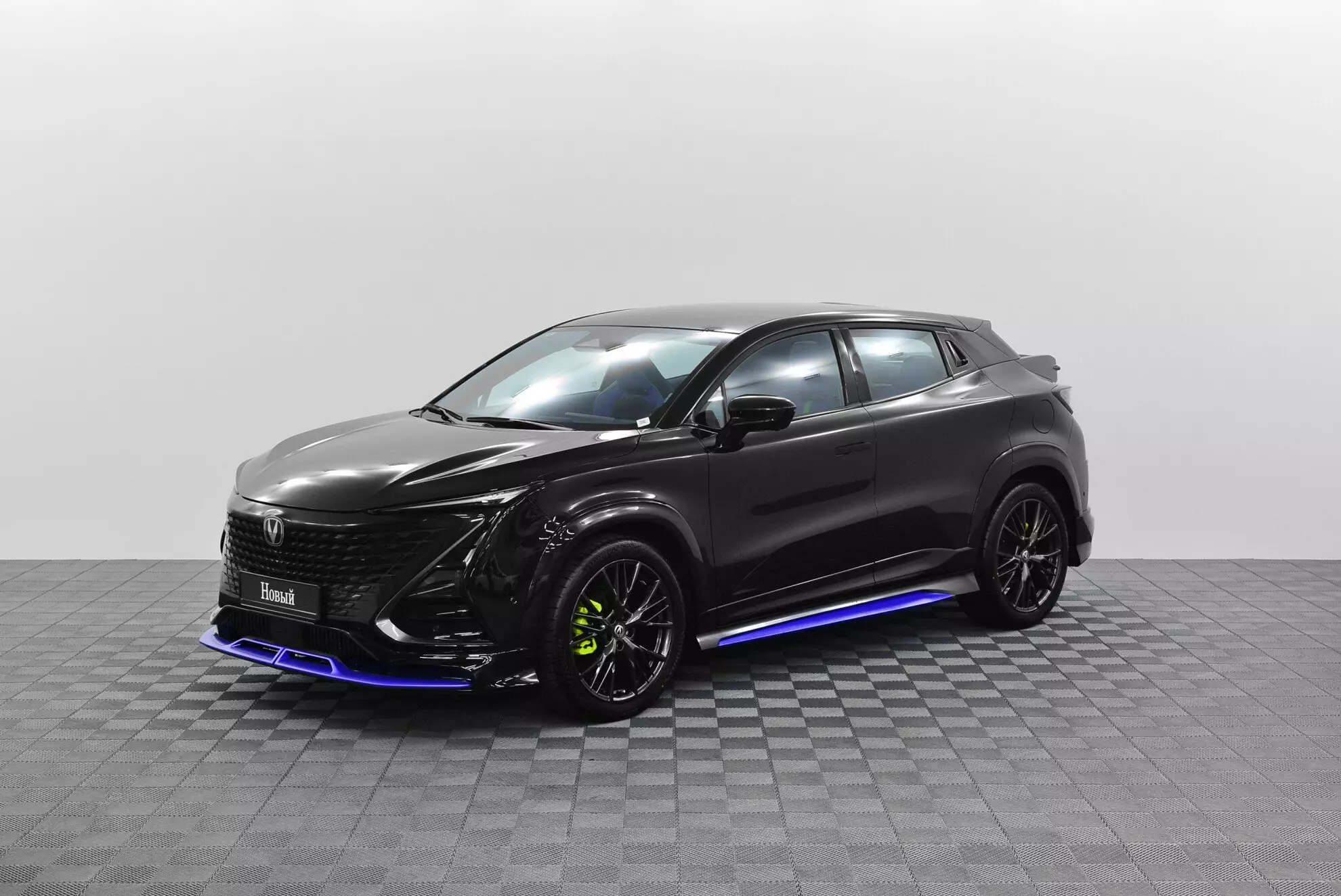 Автосалон: Changan UNI-T