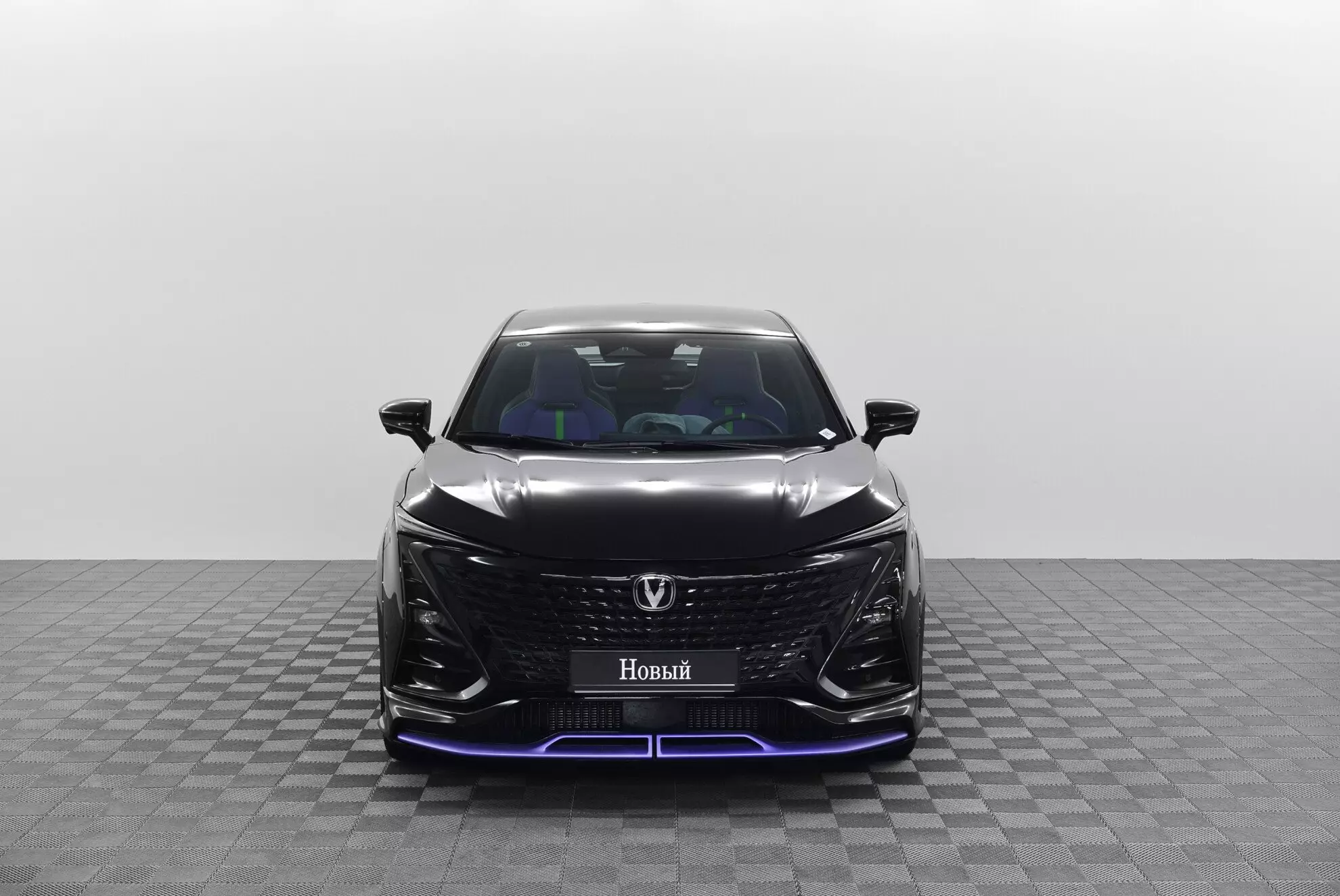 Автосалон: Changan UNI-T