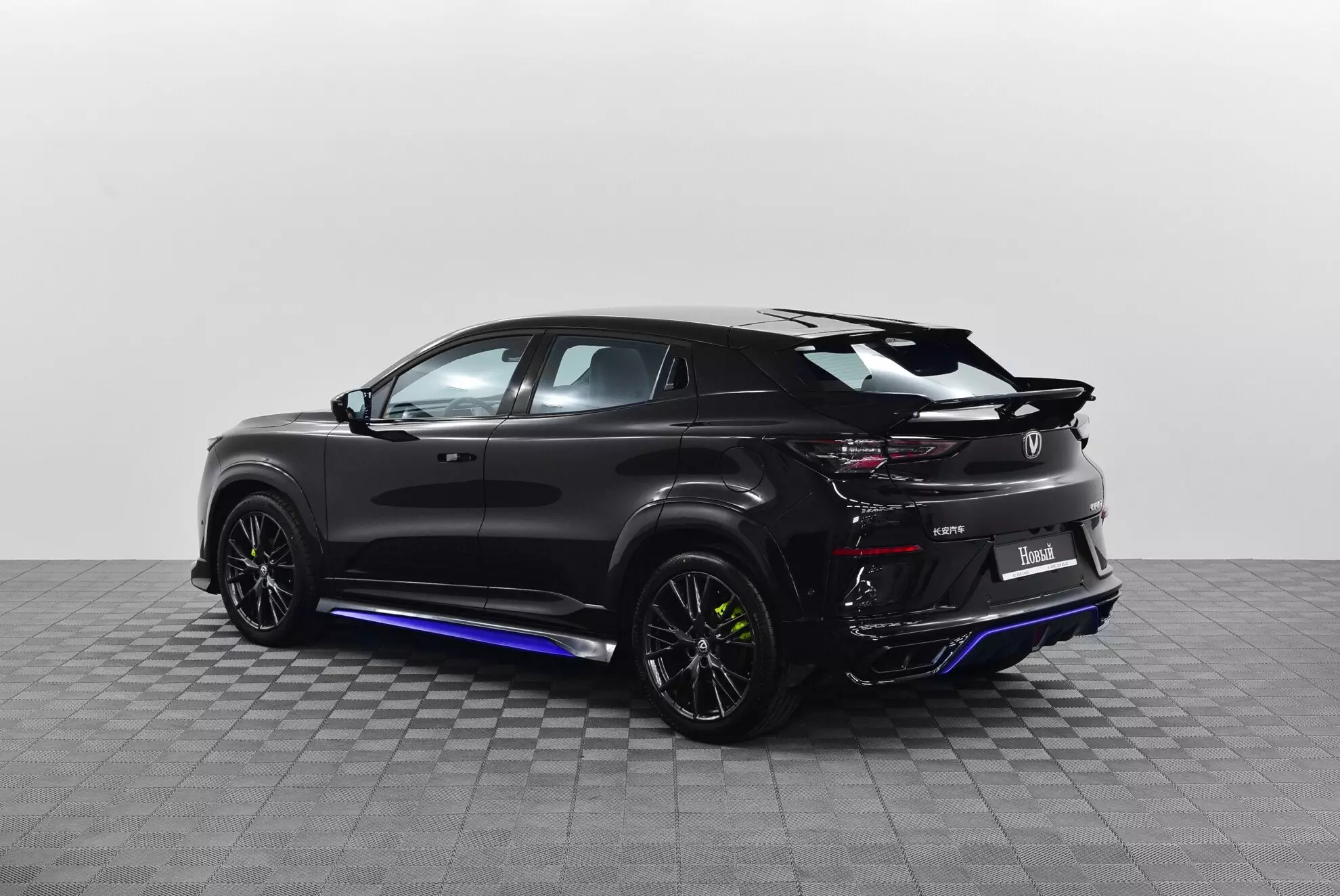 Автосалон: Changan UNI-T