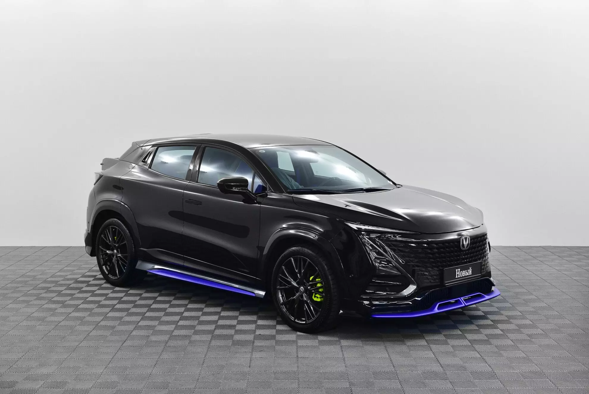 Автосалон: Changan UNI-T