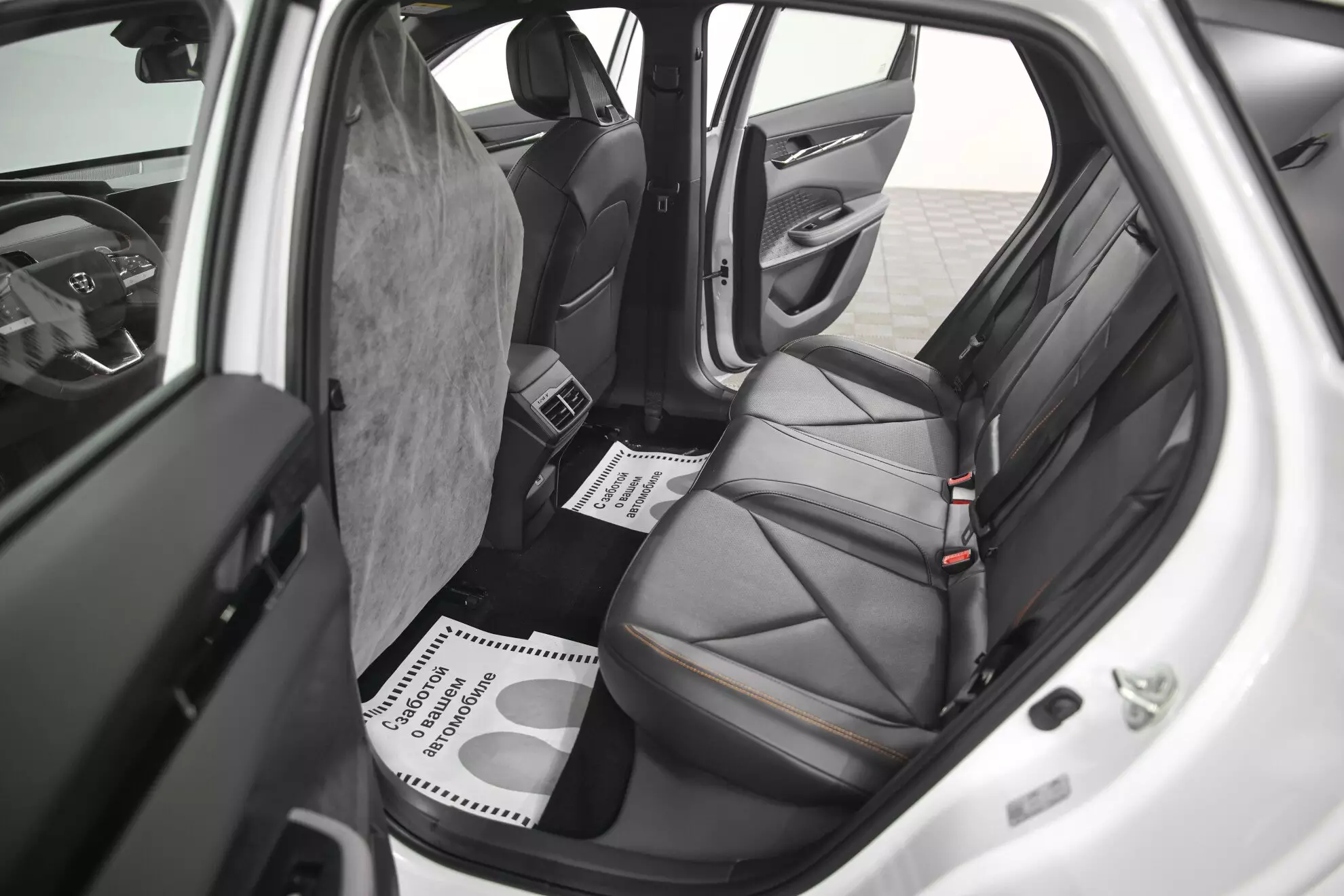 Автосалон: Changan UNI-V