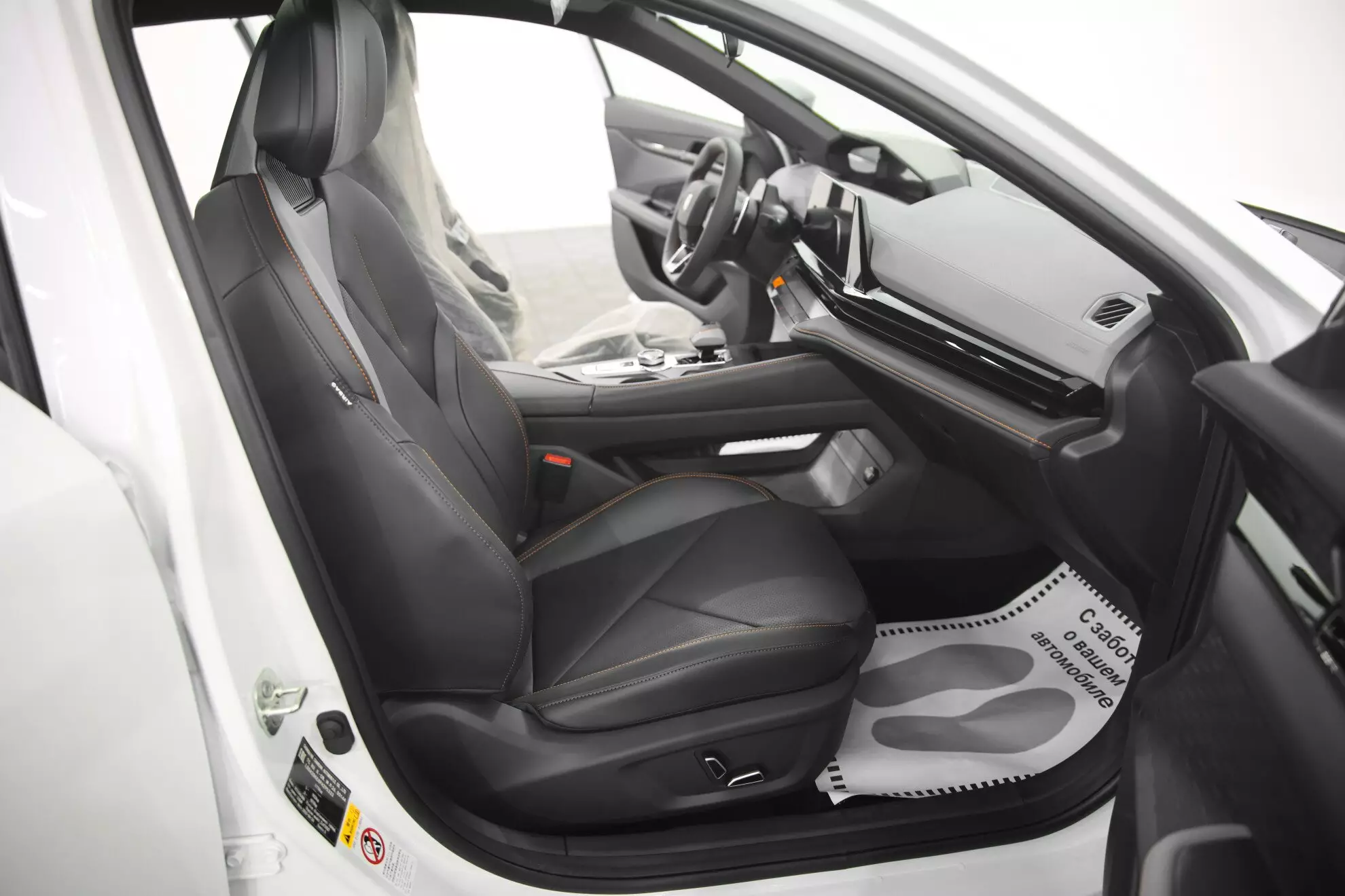 Автосалон: Changan UNI-V