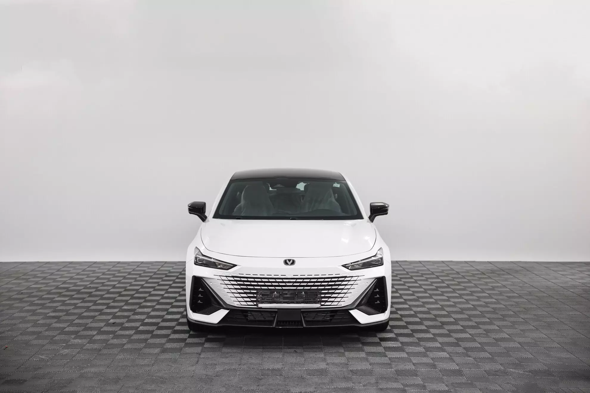 Автосалон: Changan UNI-V