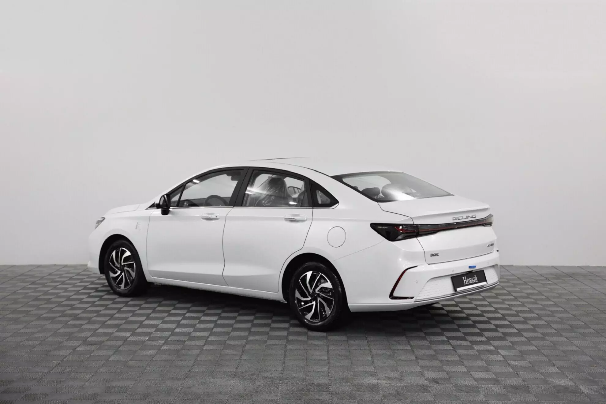 Автосалон: Baic U5 PLUS